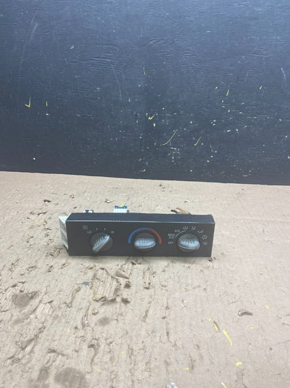 2001 - 2007 GMC Chevrolet Astro Express Climate Control A/C t9028 DG0