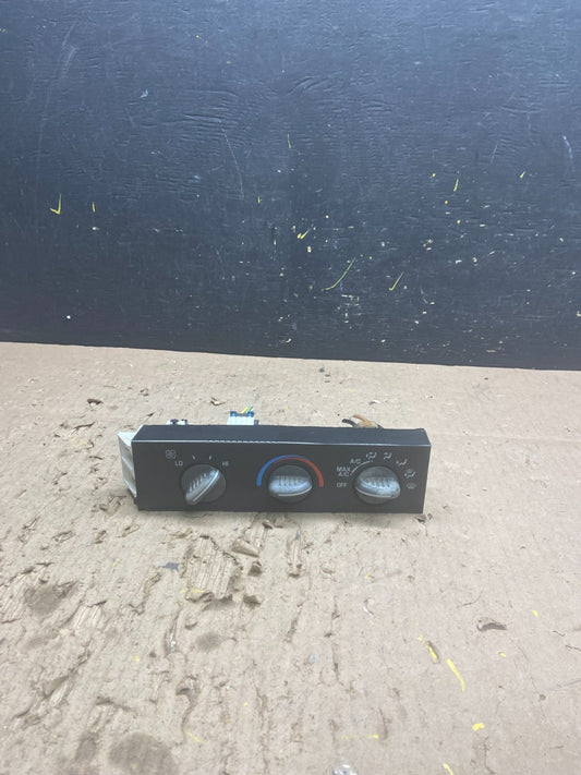 2001 - 2007 GMC Chevrolet Astro Express Climate Control A/C t9028 DG0
