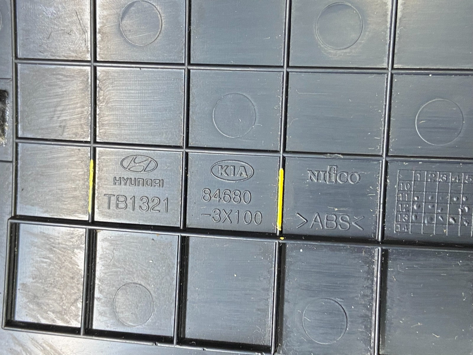 2011 - 2013 Hyundai Elantra Shifter Bezel Center Console Storage Oem v7723 DG6
