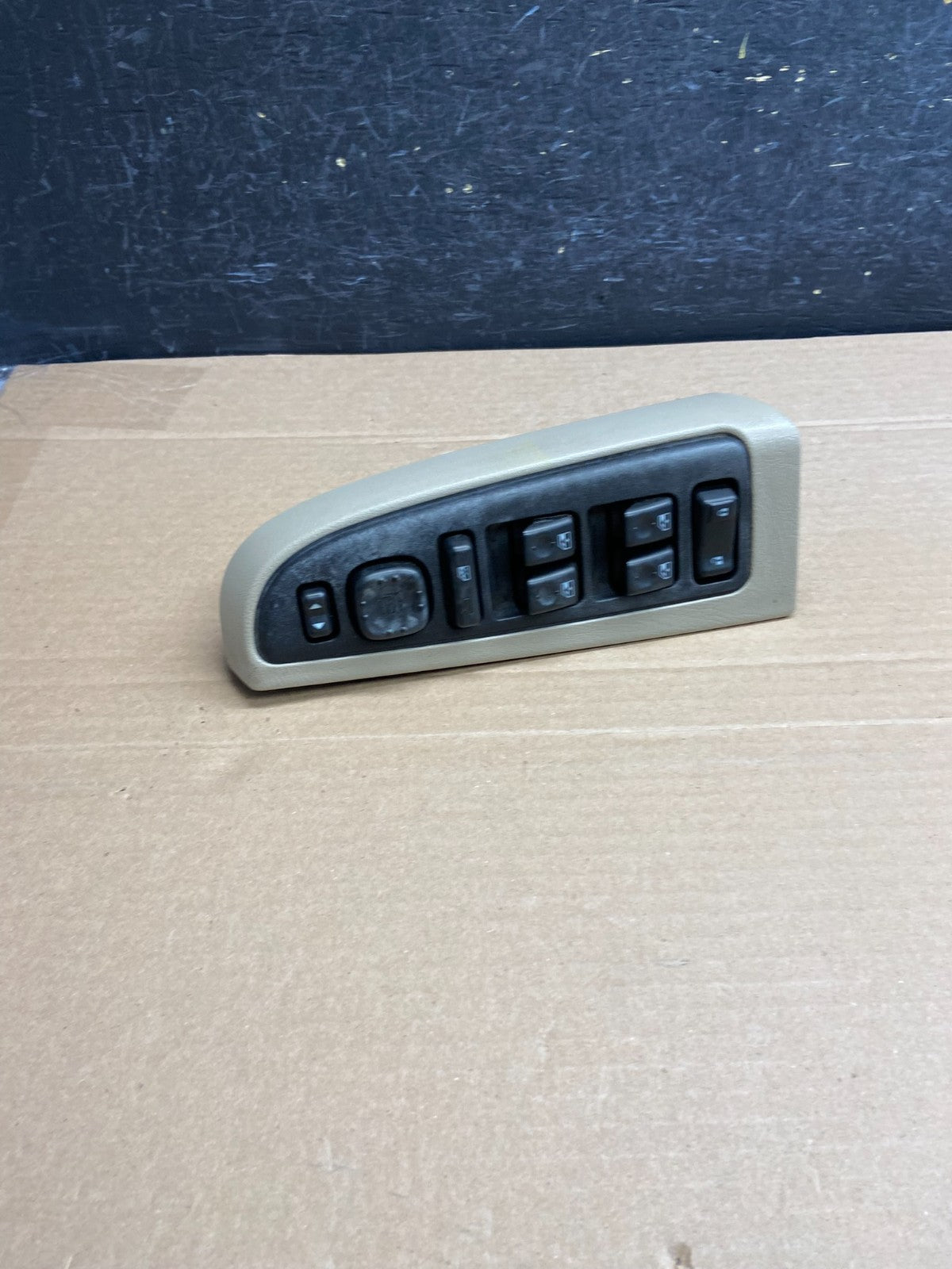 2003 to 2006 Suburban Tahoe Yukon Front Left Driver Window Switch AG0463 DG1