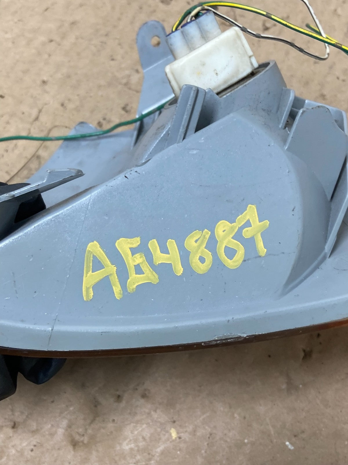 2001-2002 Toyota Corolla Right Passenger Turn Signal/Marker Light AG4887 DW7