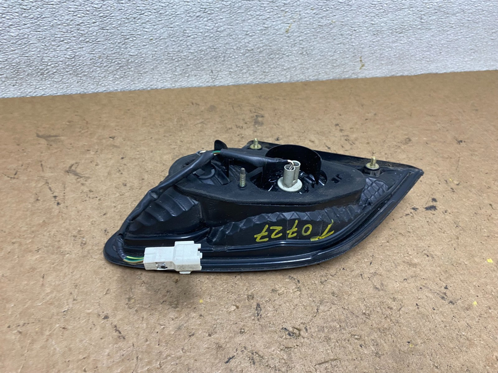 2002 2003 2004 Lexus Es300 Es330 Right Passenger Inner Tail Light Oem T0727 DW5