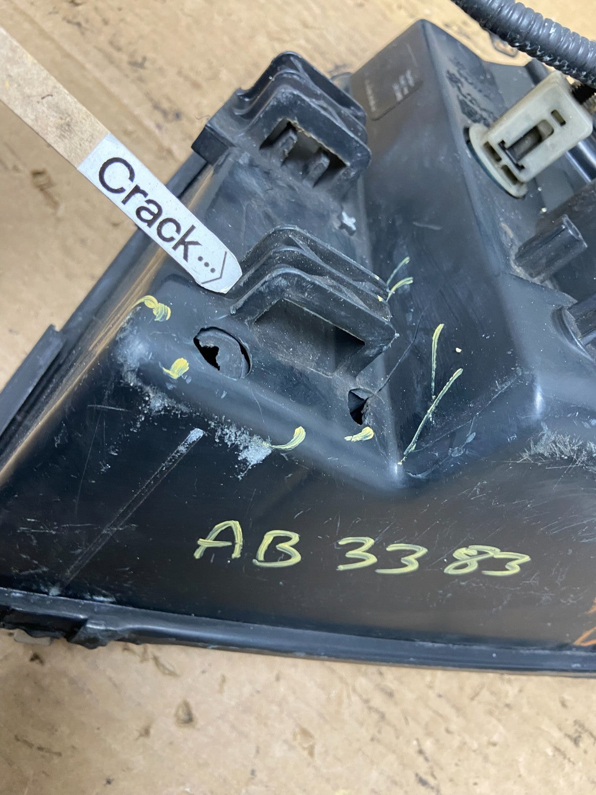 2002-2005 Mercury Mountaineer Right Passenger Halogen Headlight OEM AB3383 DW5