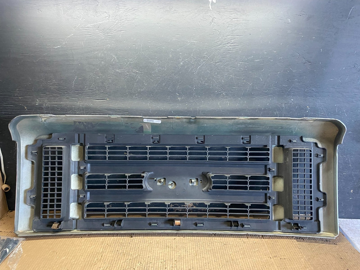 2008 to 2014 Ford Econoline E150 E250 Front Upper Chrome Grill Grille T6843 DG9
