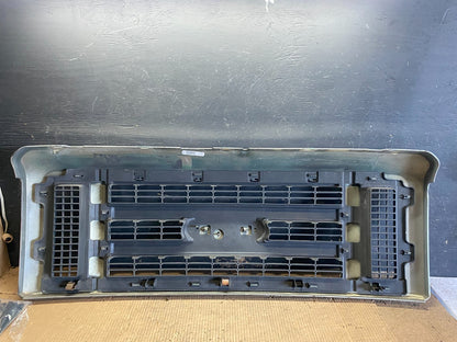 2008 to 2014 Ford Econoline E150 E250 Front Upper Chrome Grill Grille T6843 DG9