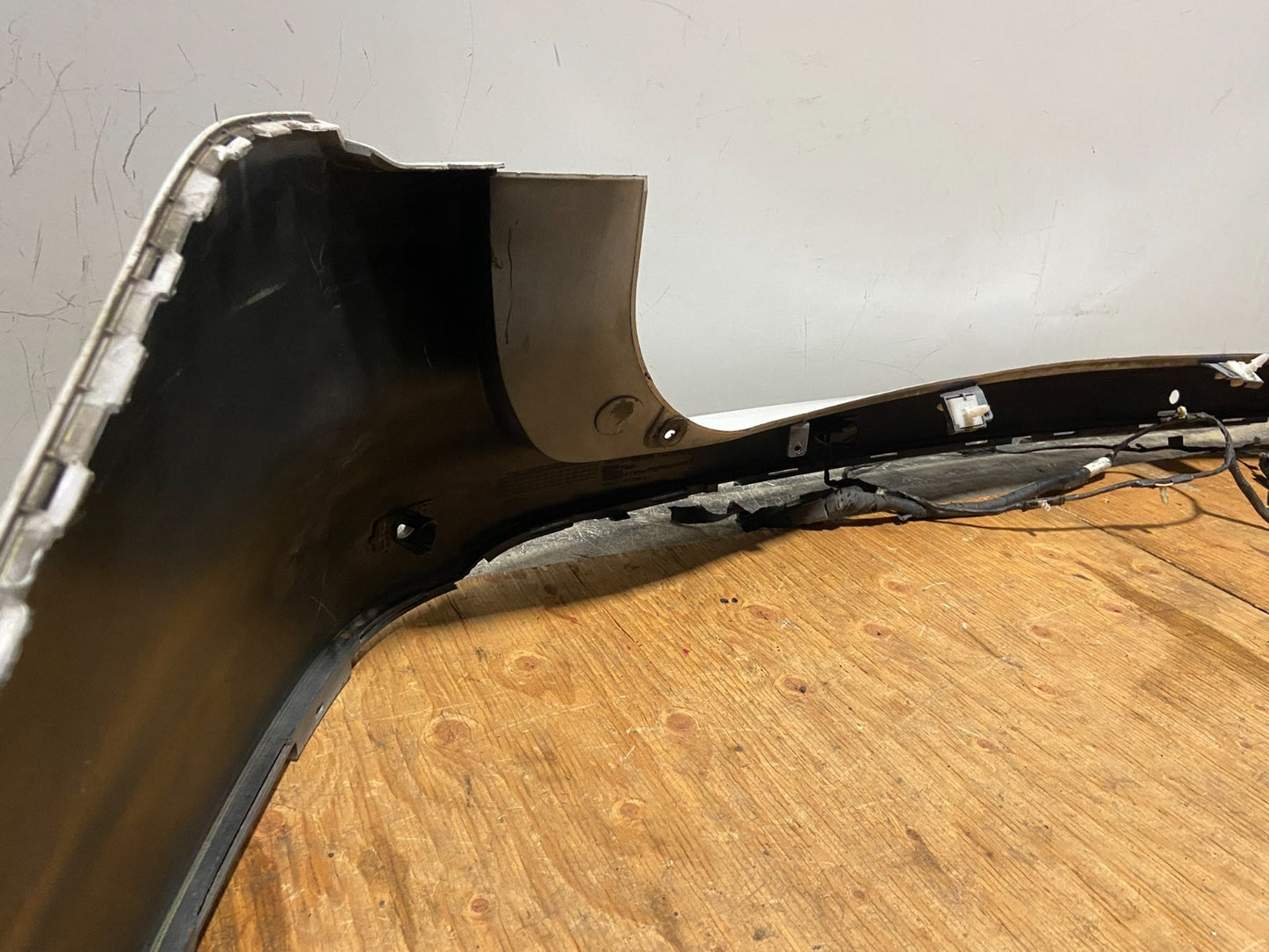 2016 to 2017 Ford Explorer Rear Upper Bumper Cover Q0668 PS10