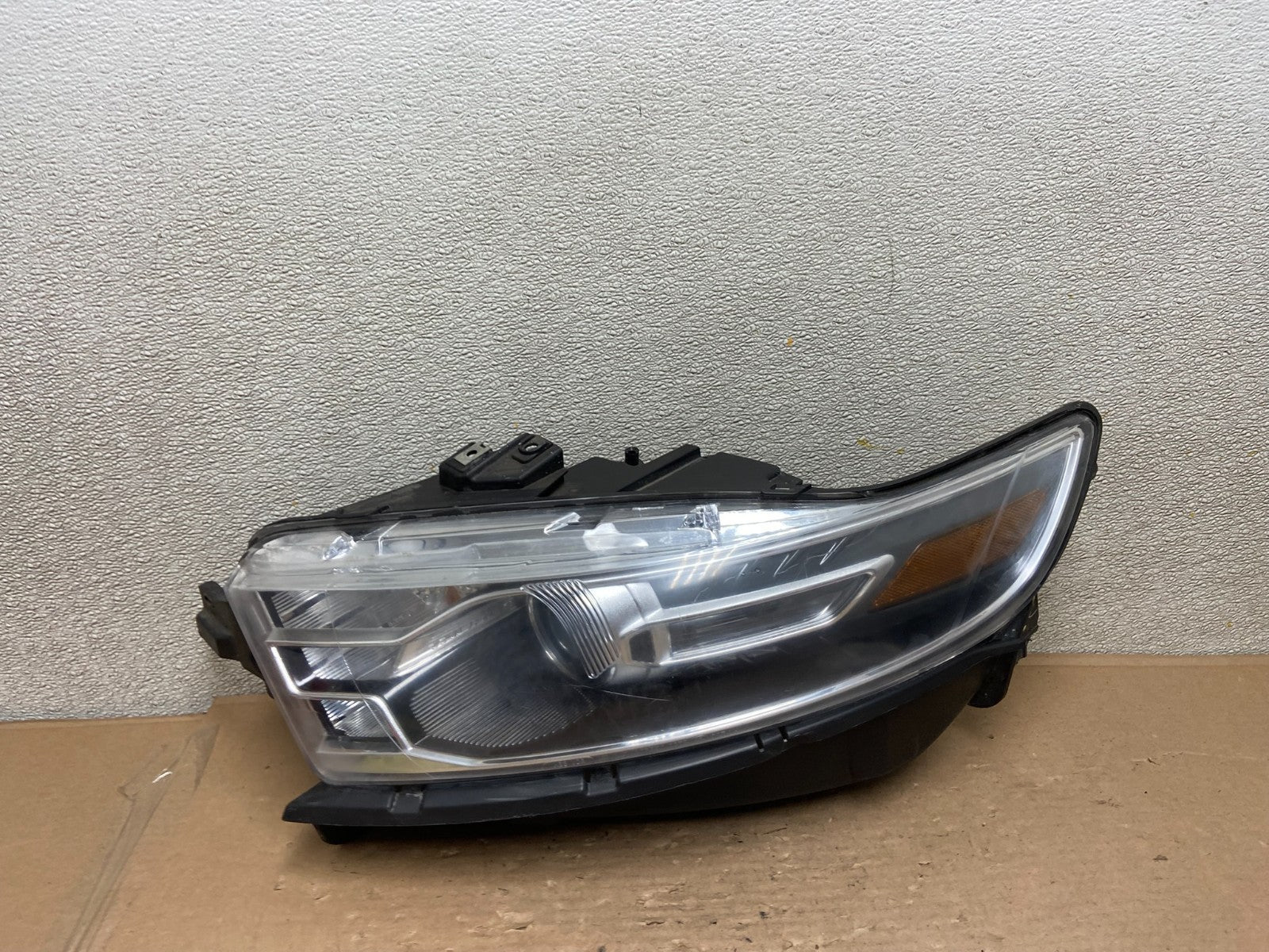 2013 to 2019 Ford Taurus Left Driver LH Side Headlight Halogen OEM AB0159 DW0