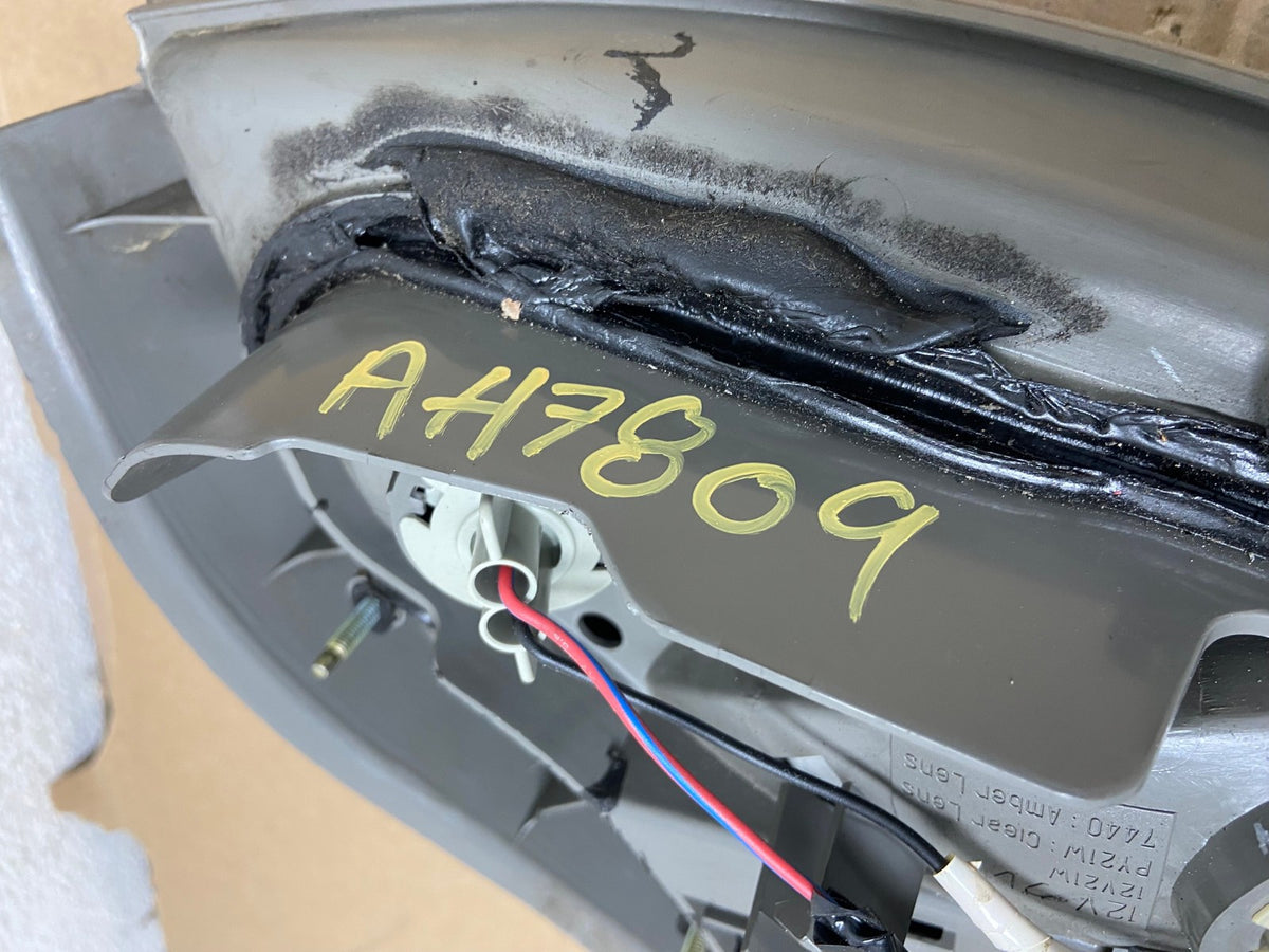 2002 2003 Nissan Maxima Right Passenger RH Side Tail Light AH7809 LK6