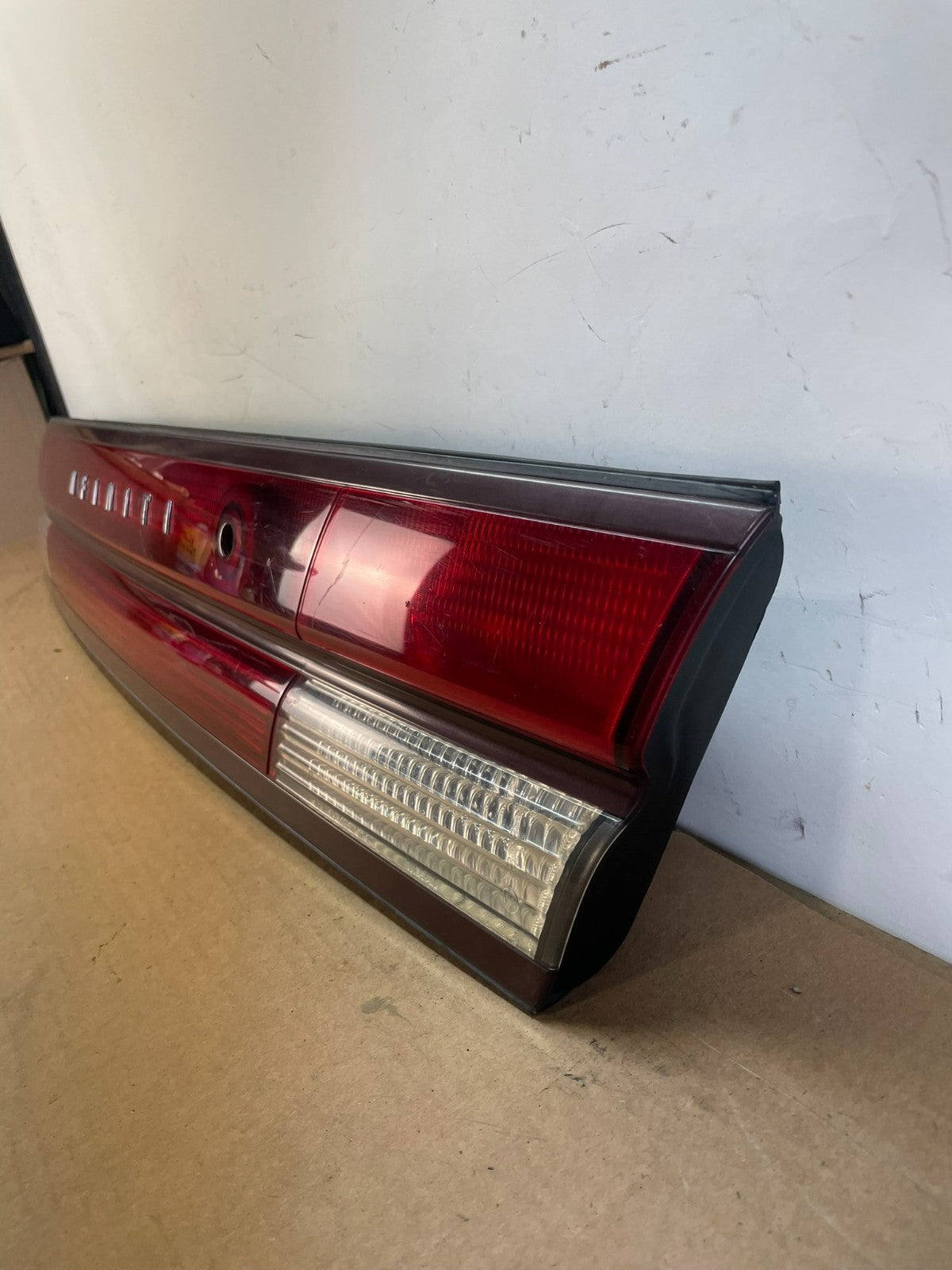 1996 to 1997 Infiniti i30 Rear Trunk Center Panel Tail Light AF8780 DG1
