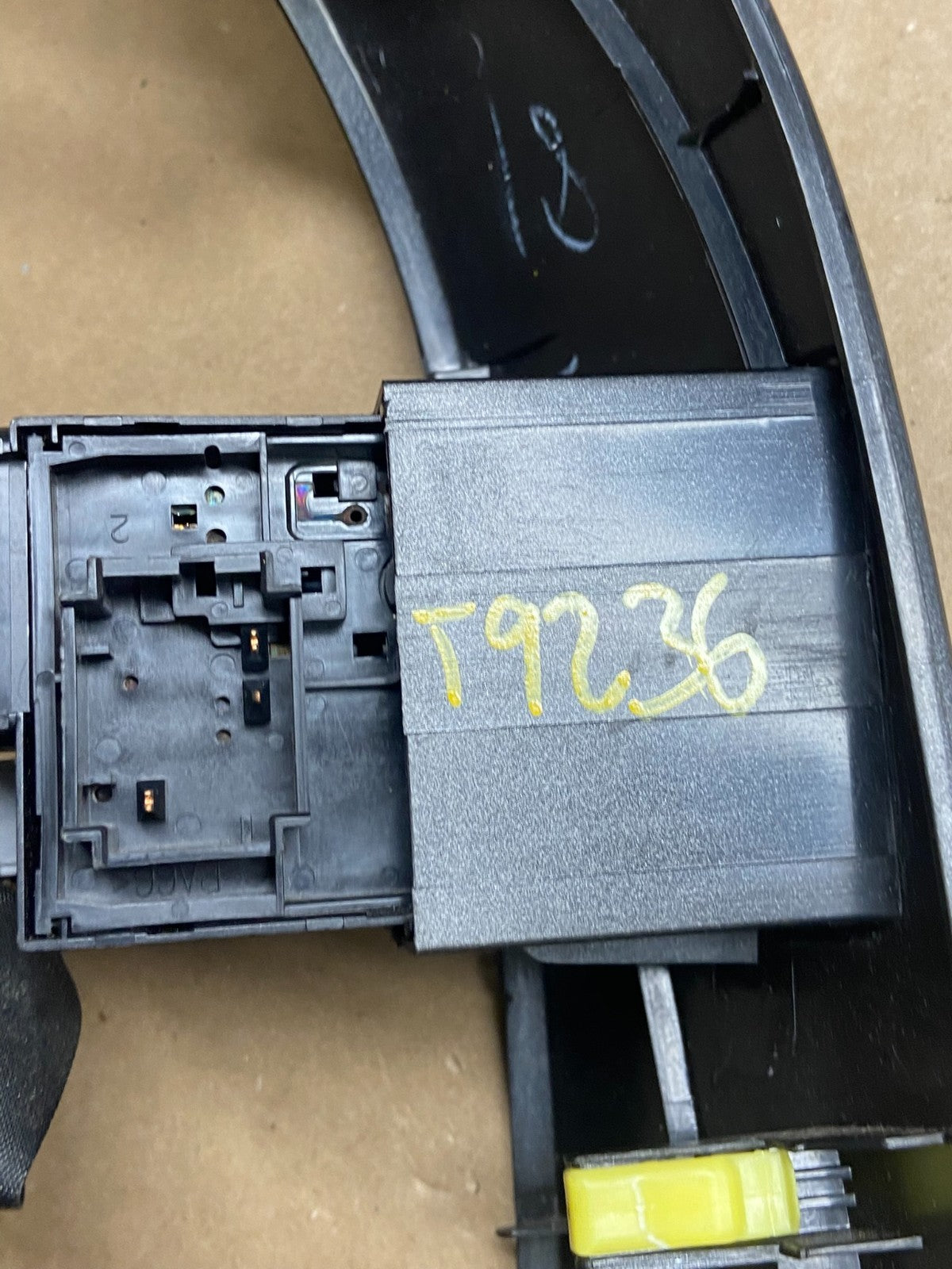 2004 to 2010 Toyota Sienna Right Side Radio Switches Bezel Trim T9236 DG6