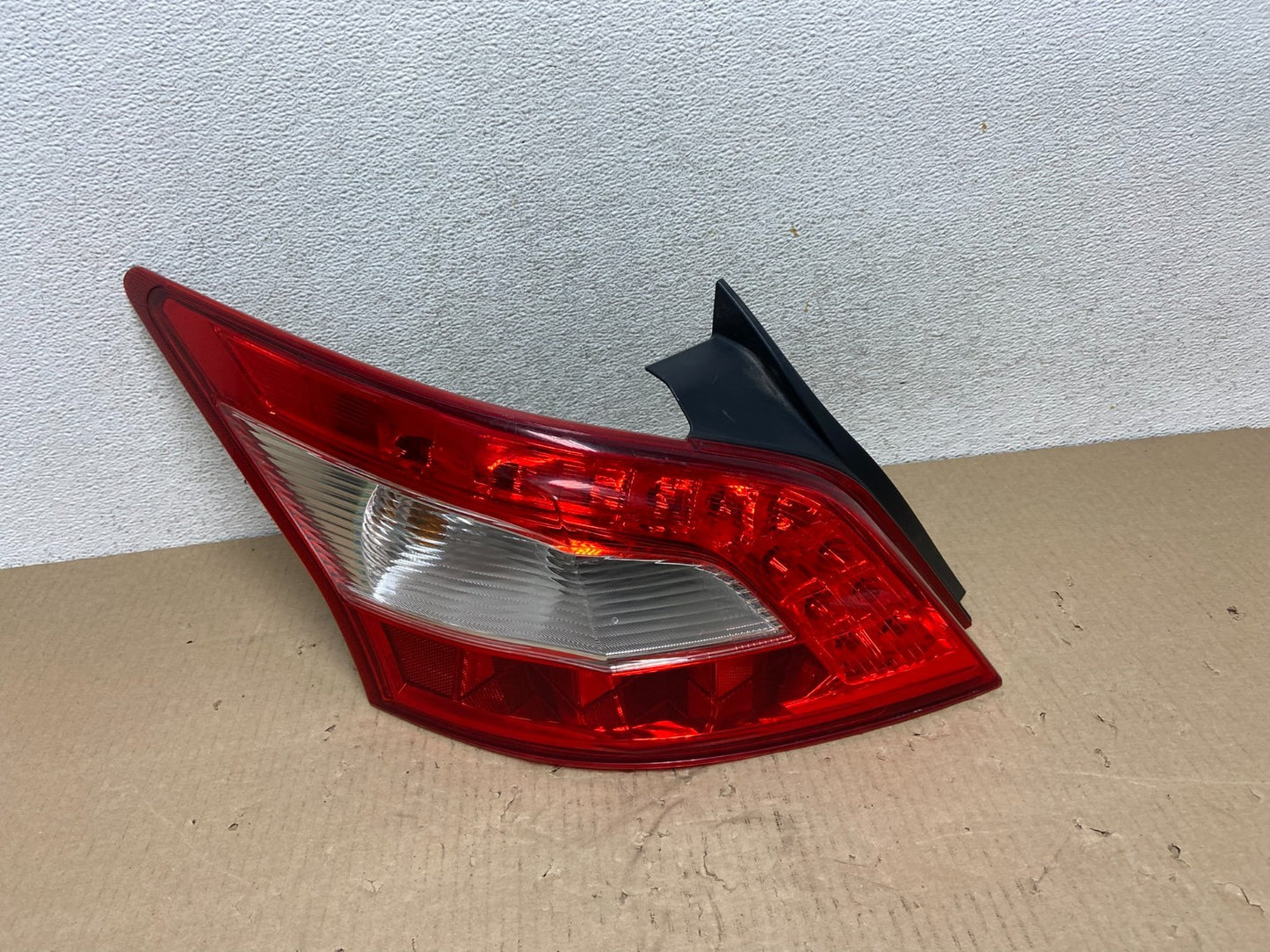 2009 2010 2011 Nissan Maxima Left Driver Lh Side Tail light AG5915 DW0