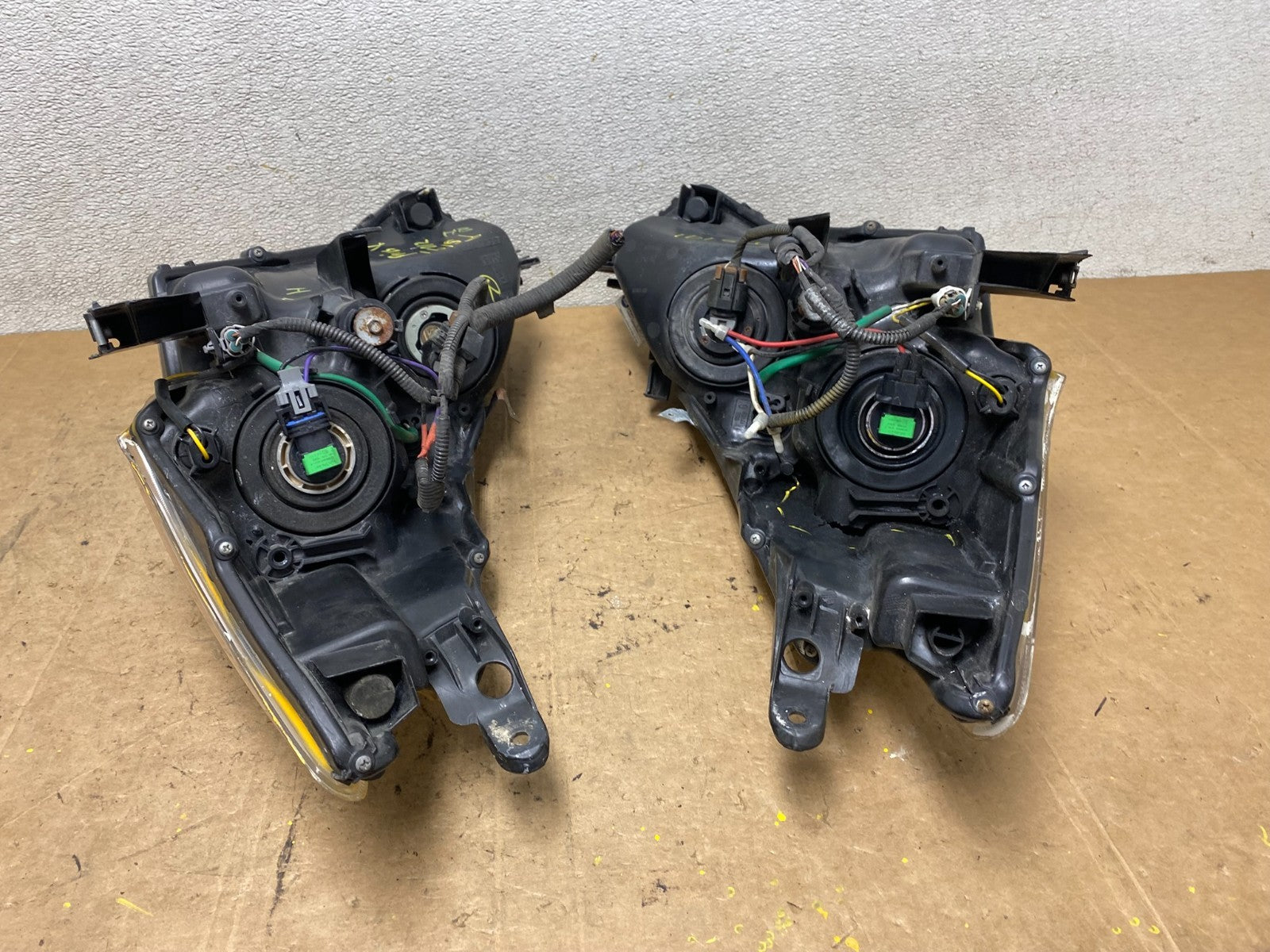 2012 2013 2014 Toyota Prius V Left+Right Side Halogen Headlights T5191 DW14