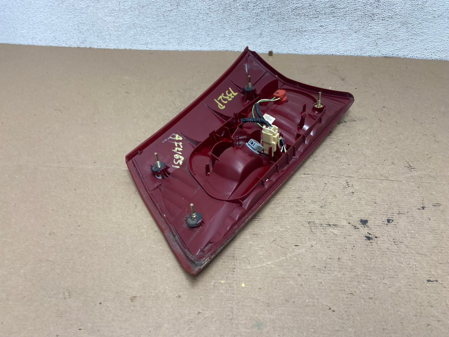 2004 - 2005 Toyota Sienna Left Driver LH Side Inner Tail Light AF4651 LK5