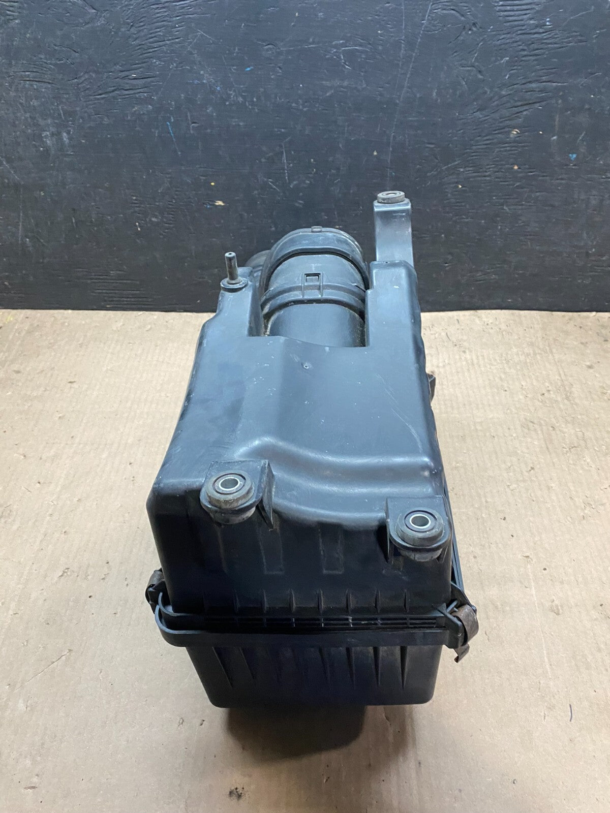 2009 to 2011 Kia Borrego Air Cleaner Filter Box j0625 PS5