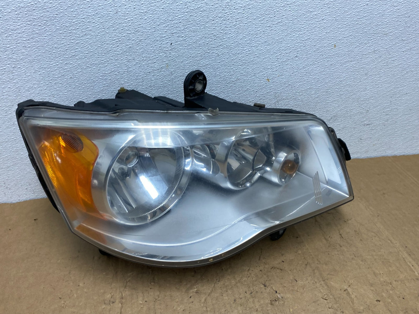 2011 to 2016 Chrysler Town and Country Right Passenger Headlight AD1388 DW0