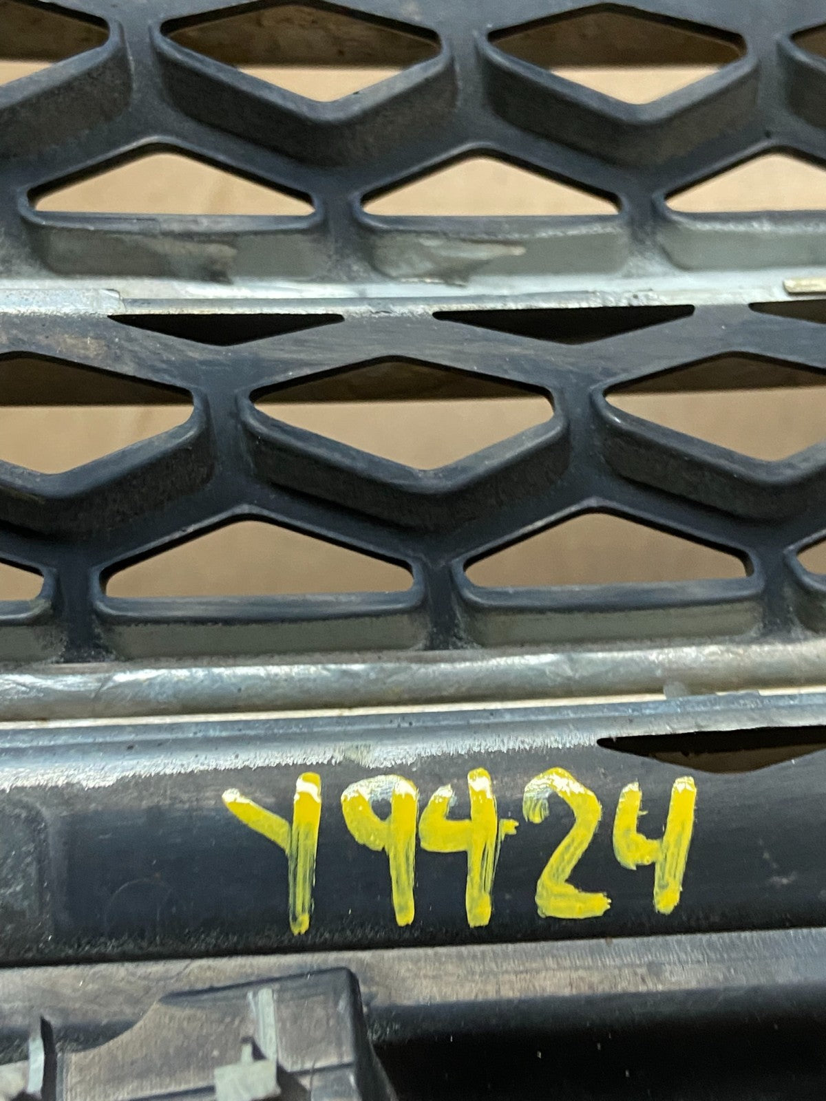 2009 to 2011 Nissan Maxima Front Upper Grill Grille 62070-9N00A Y9424 DG10
