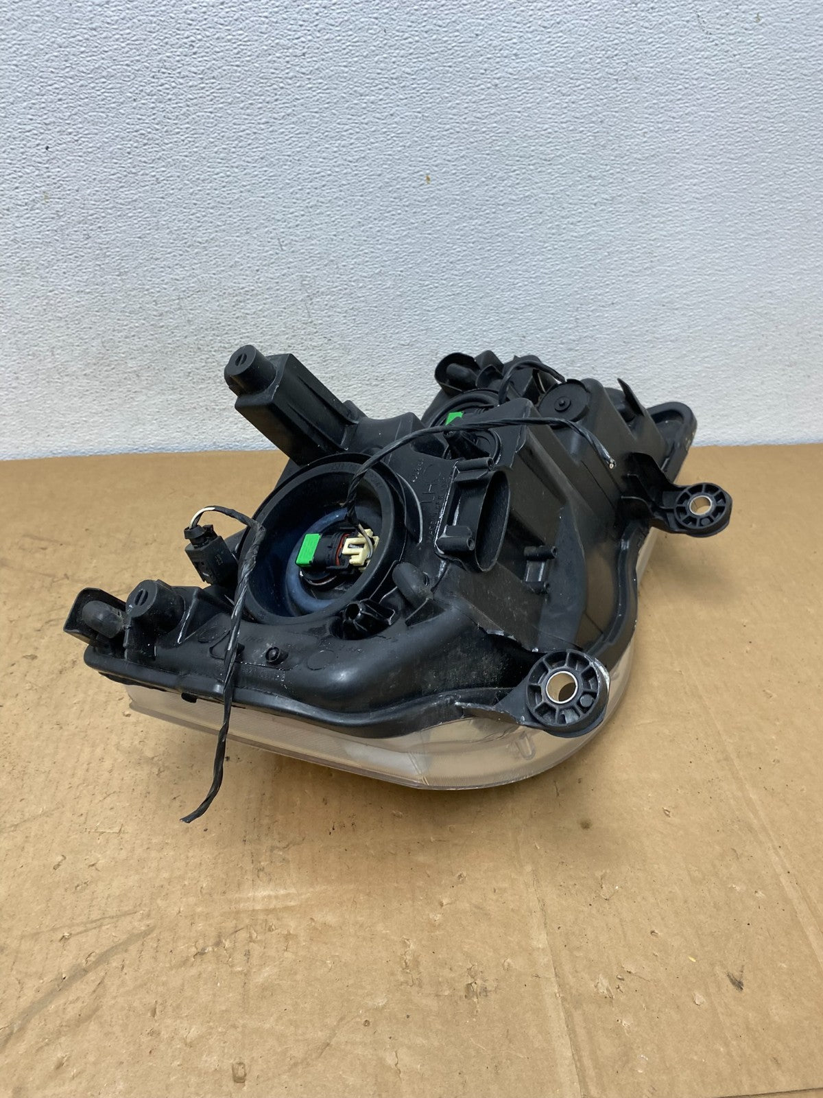 2008 to 2016 Chrysler Town and Country Left Driver Lh Side Headlight AC8638 DW6