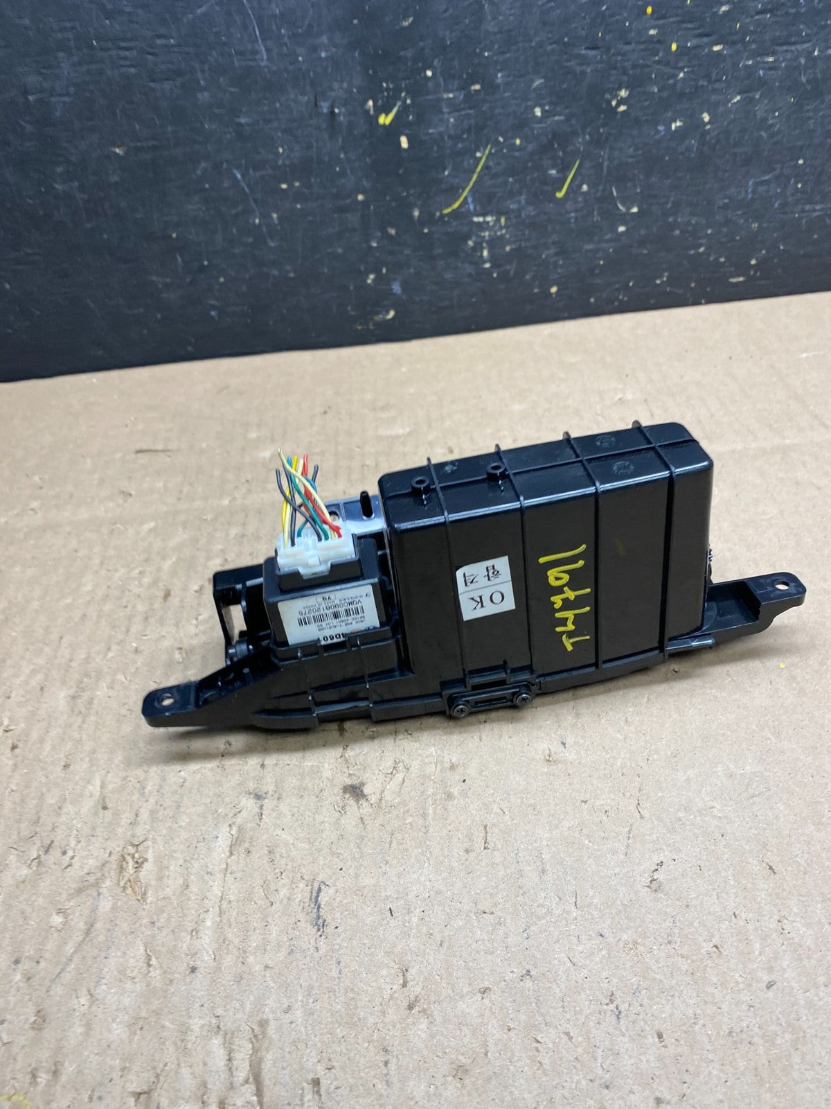 2006 to 2010 Kia Sedona Dash Tray Compartment 4D846-25100 T4791 PS5