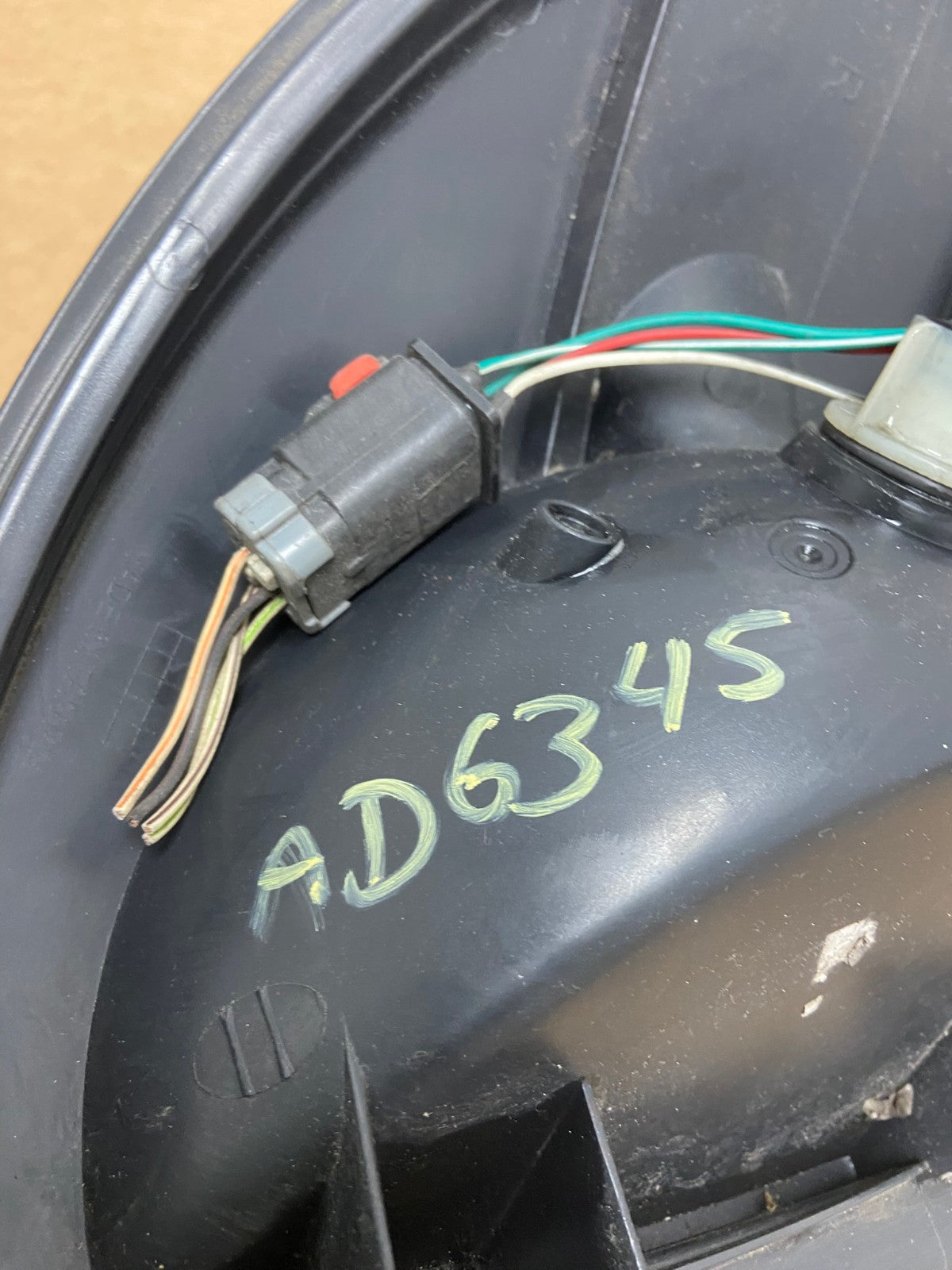 2004 - 2007 Dodge Grand Caravan Right Passenger Side Tail Light AD6345 LK7