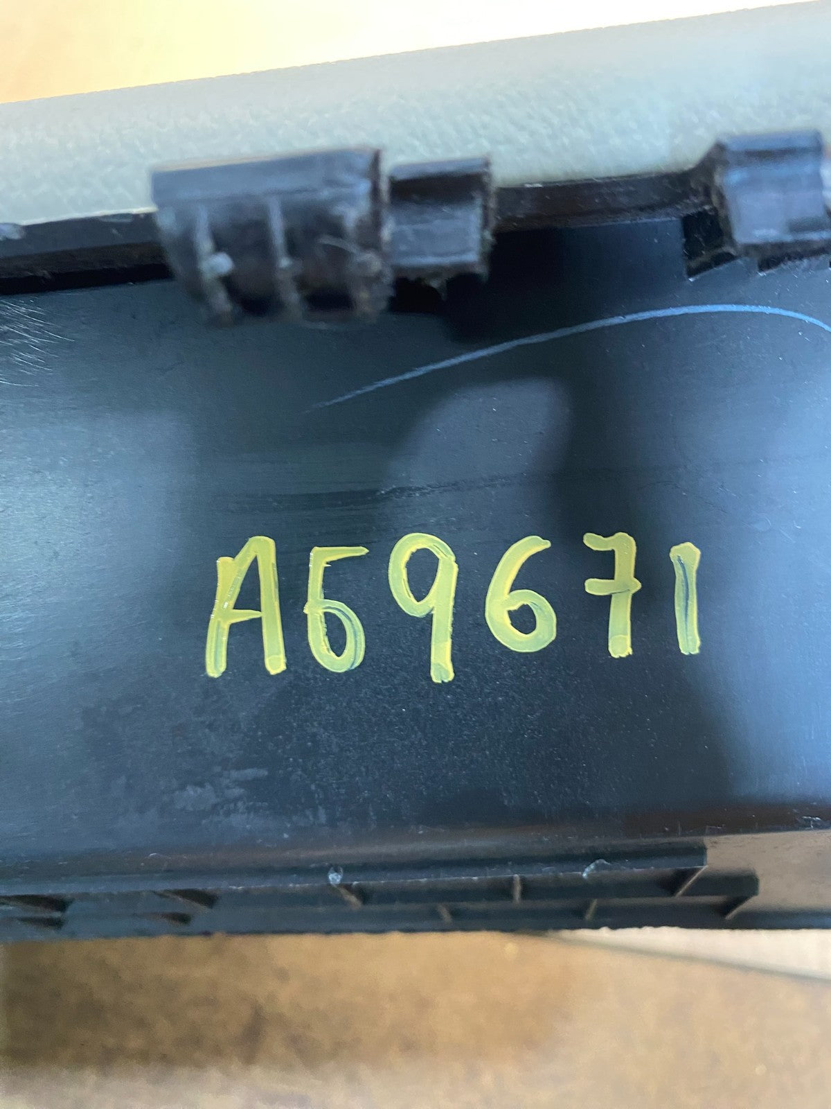 2010 to 2016 Cadillac SRX Passenger Right Front Glove Box Storage ag9671 DG5