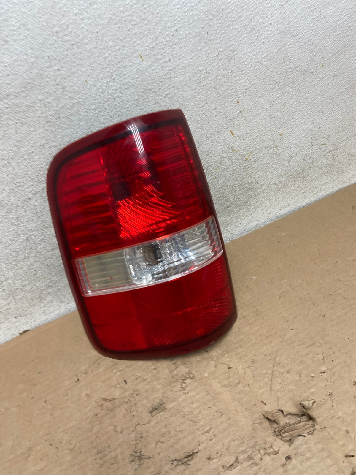 2004 to 2008 Ford F150 F-150 Left Driver LH Side Tail Light AI1102 LK2