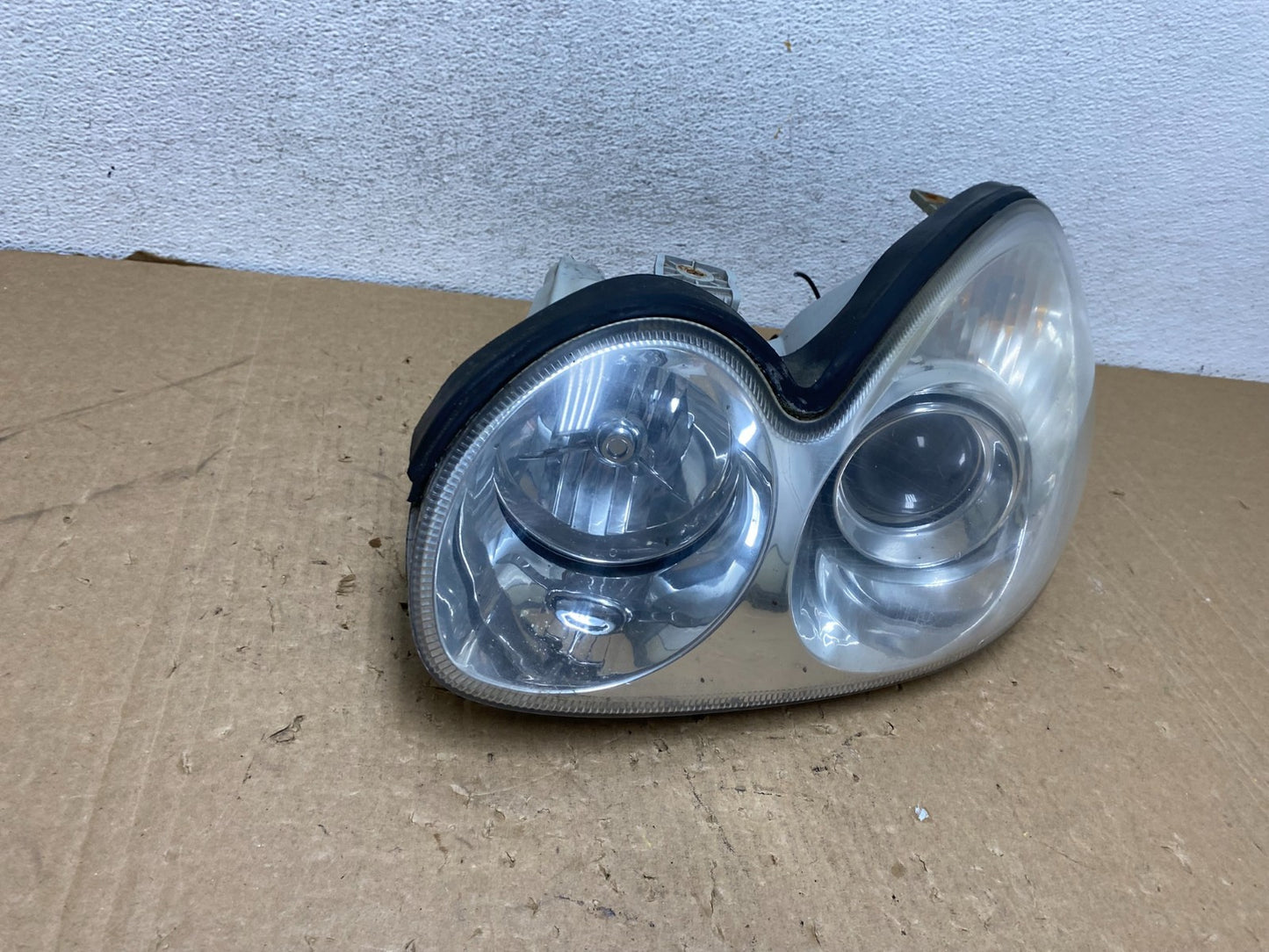 2002 to 2005 Hyundai Sonata Left Driver LH Side Headlight Halogen AG1120 DW2