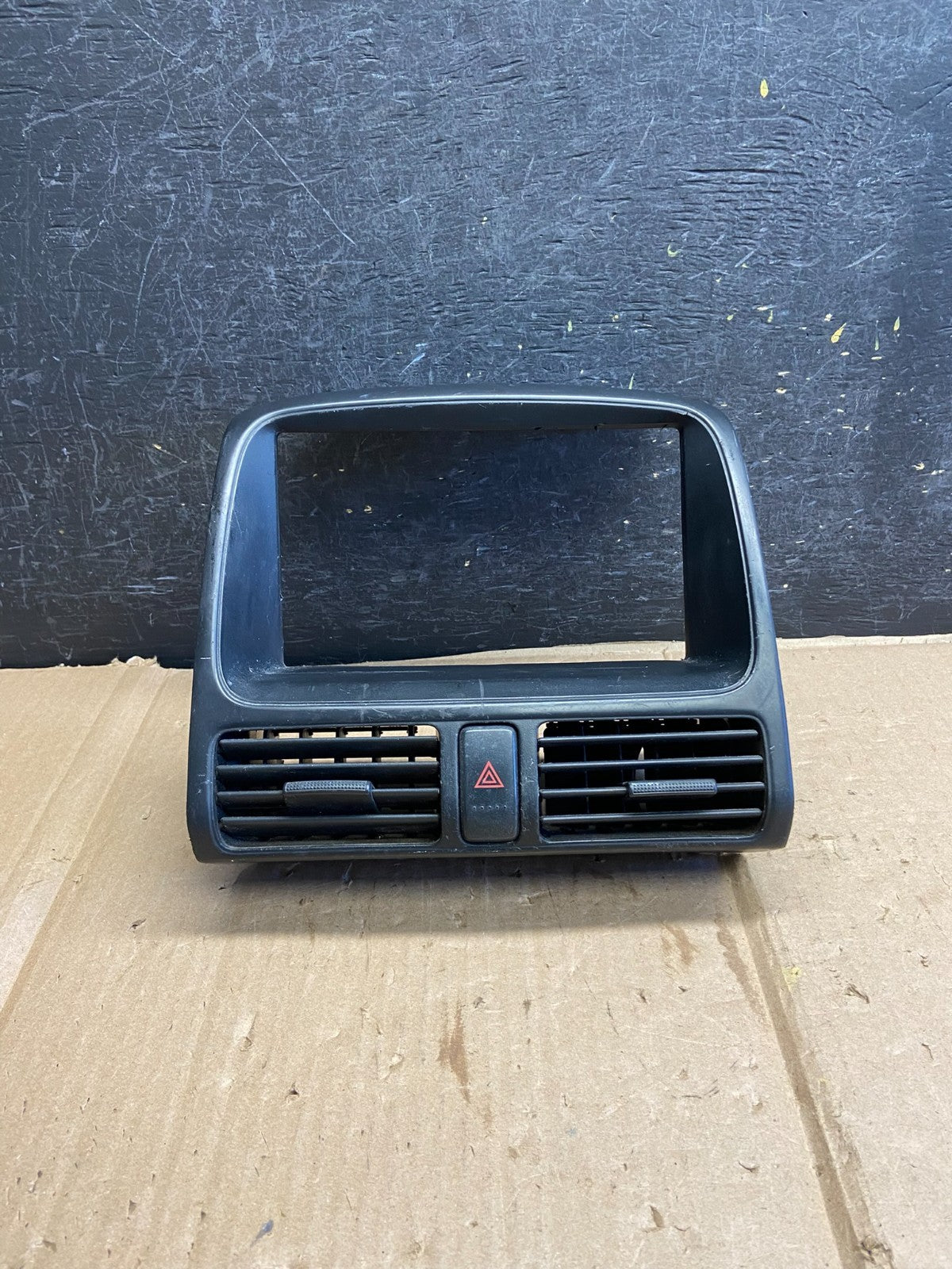 2002-2006 Honda CR-V CRV Center Dash Radio Screen Display Trim Bezel AI2700 DG0