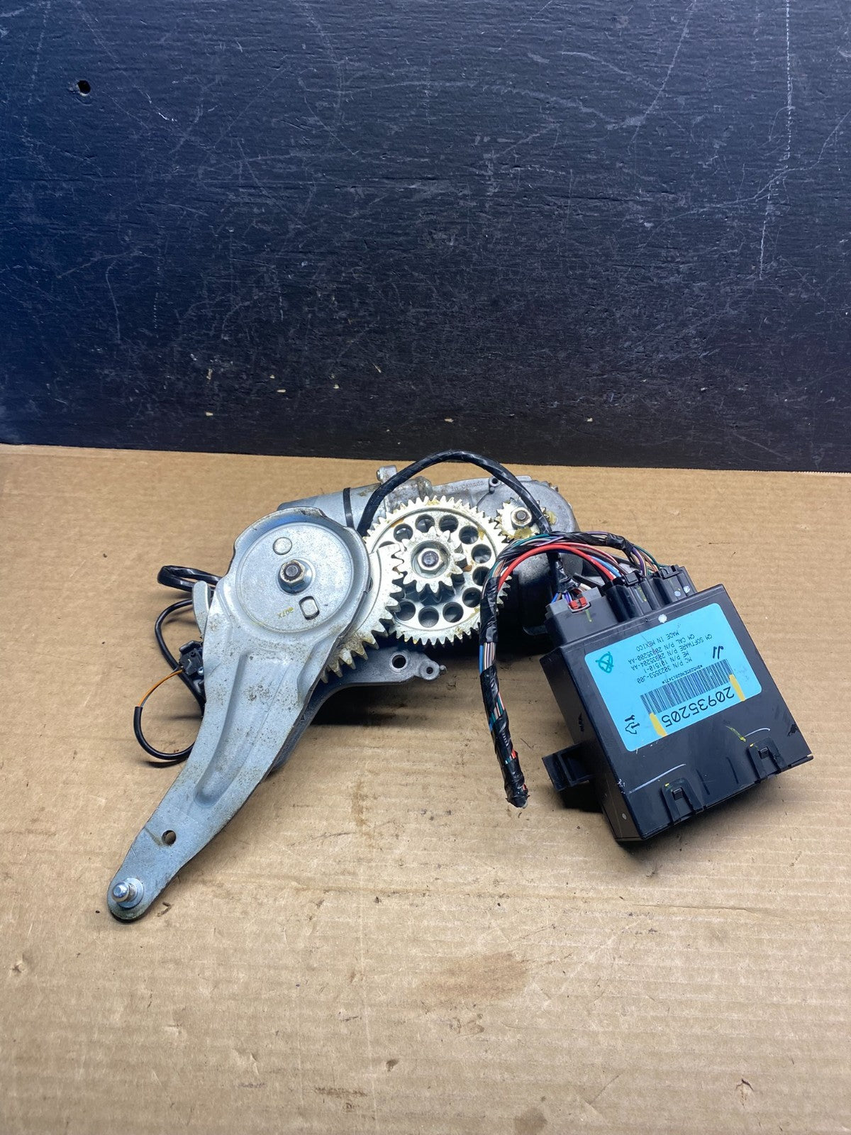 2009-2012 GMC Acadia Power Motor Liftgate Tailgate Control Module AF7558 DG3