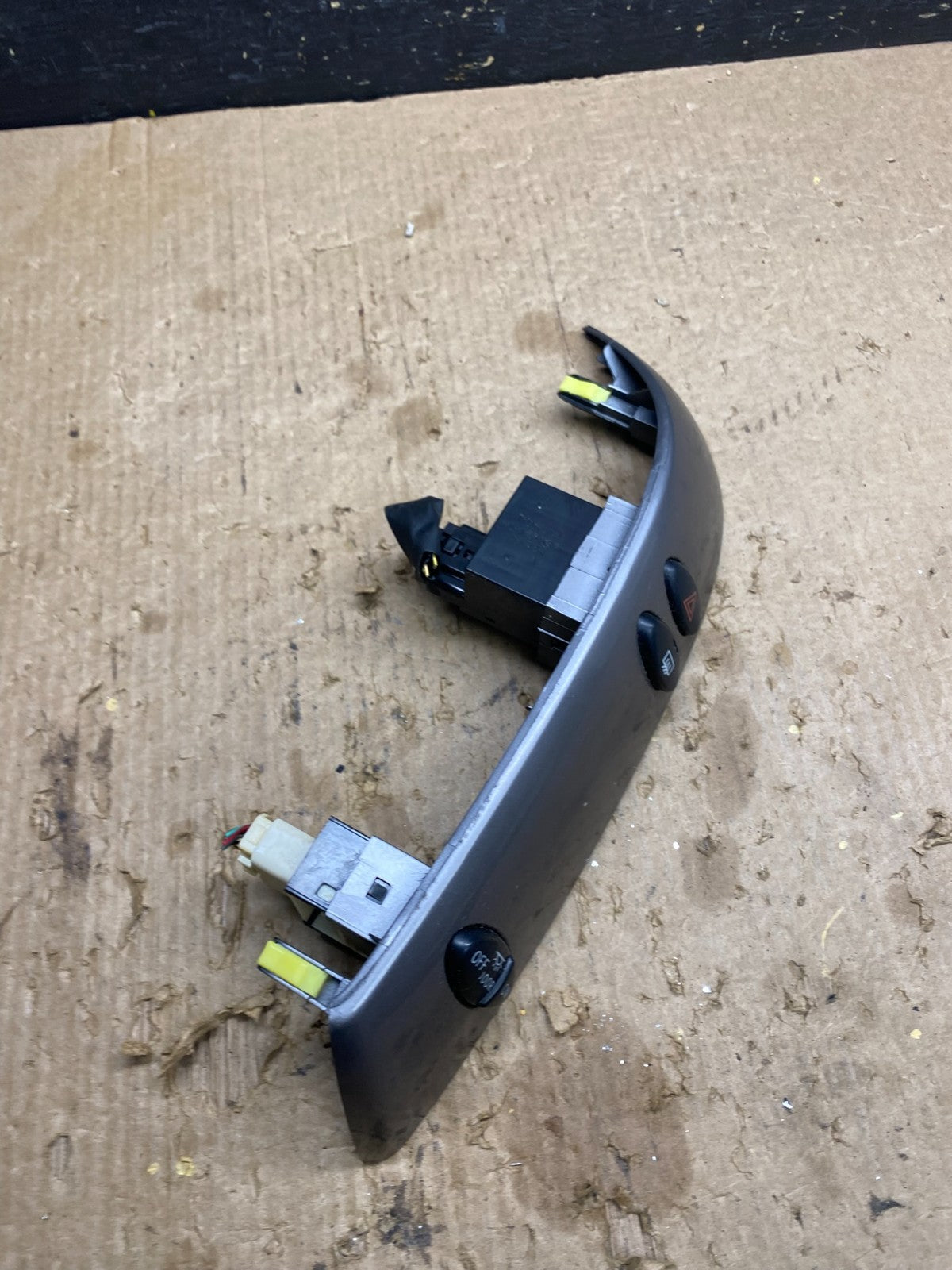 2004 to 2010 Toyota Sienna Left Side Climate Switches Bezel Trim OEM Z7376 DG1