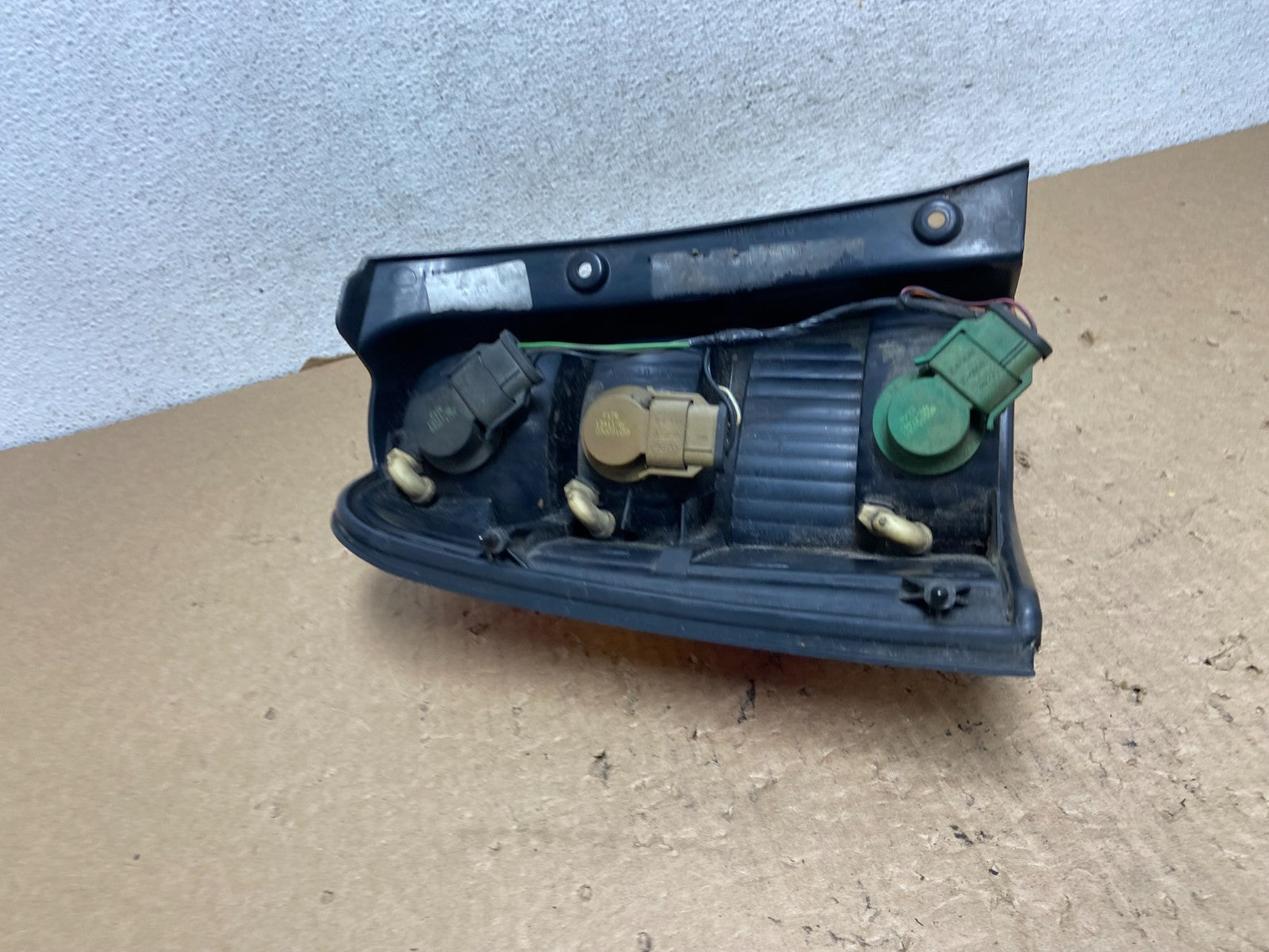 2001 to 2007 Ford Escape Right Passenger RH Side Tail Light AF8065 DW6