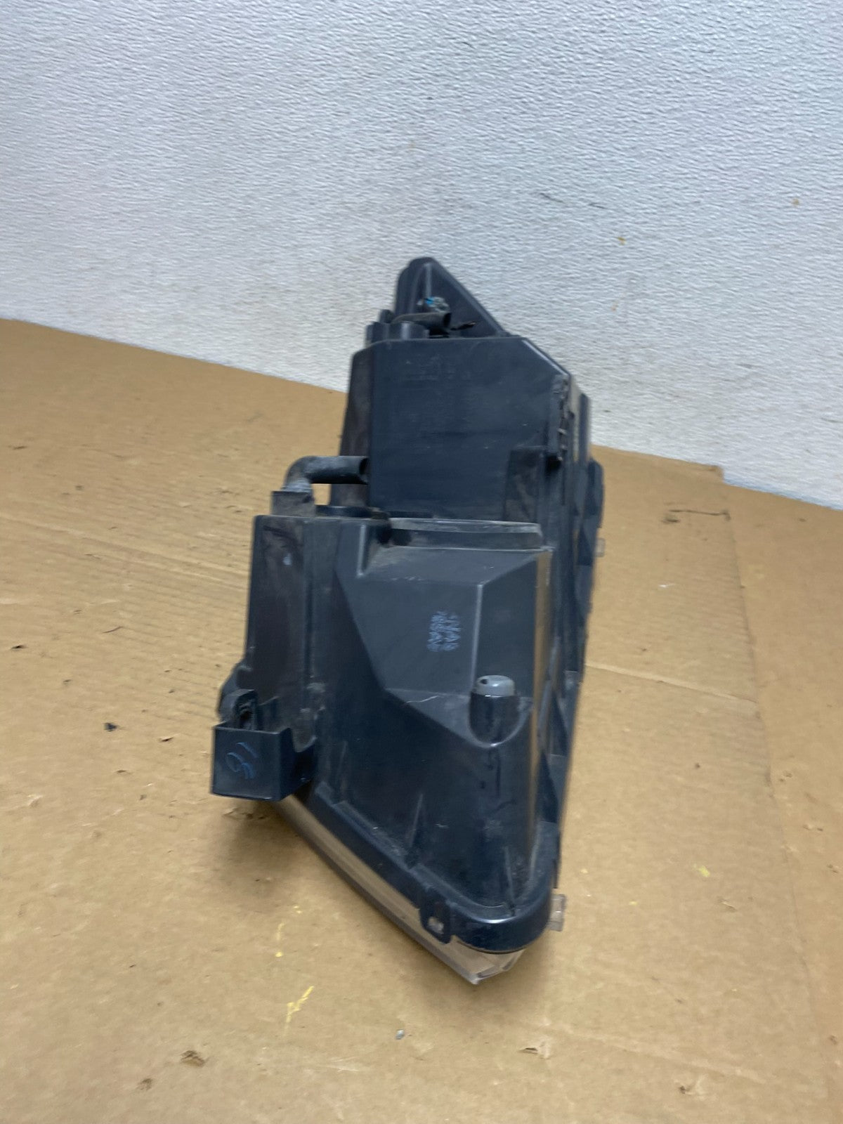 2009 to 2017 Dodge Journey Headlight Right Passenger Rh Halogen AD3895 DW7