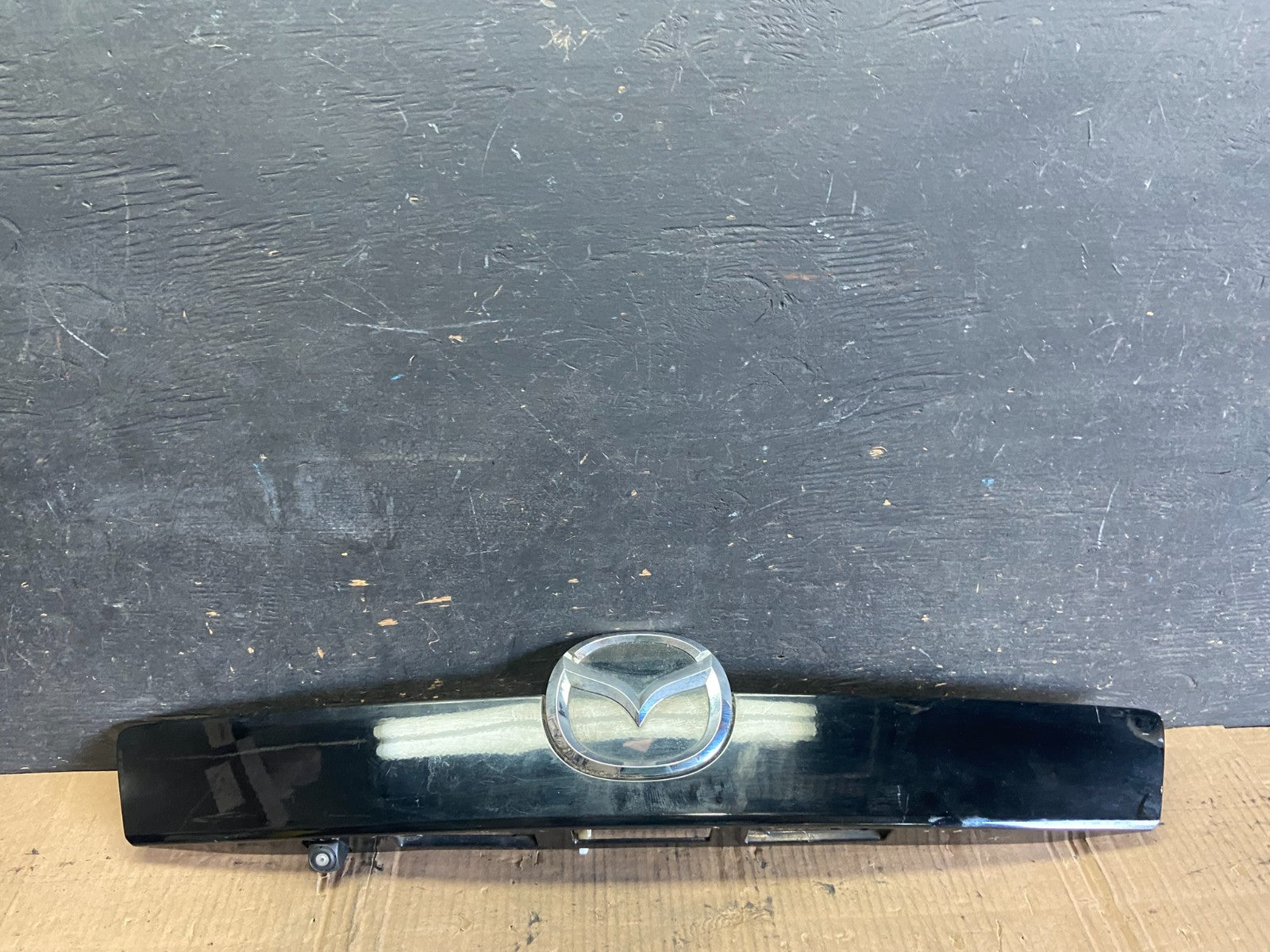 2007-2014 Mazda CX-9 Trunk Lid Garnish Panel Molding Trim Backup Camera P8634 DG0