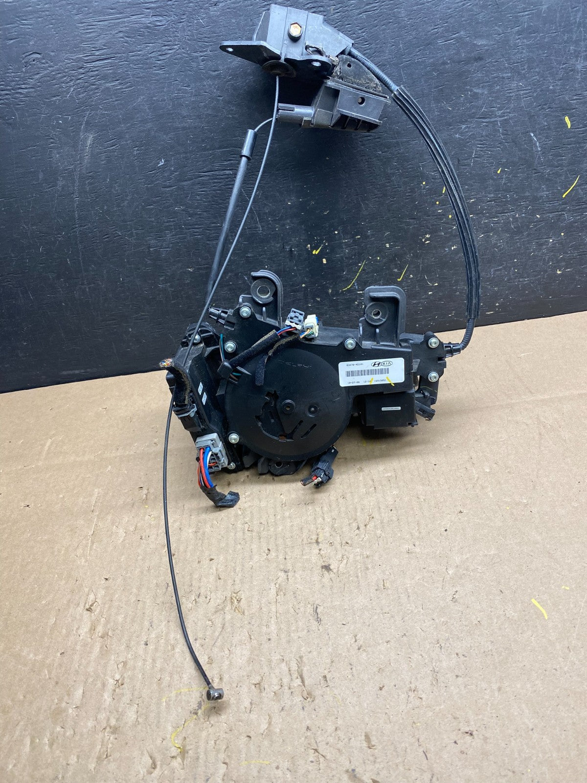 2011 to 2014 Kia Sedona Left Rear Side Sliding Door Power Motor T4794 PS0