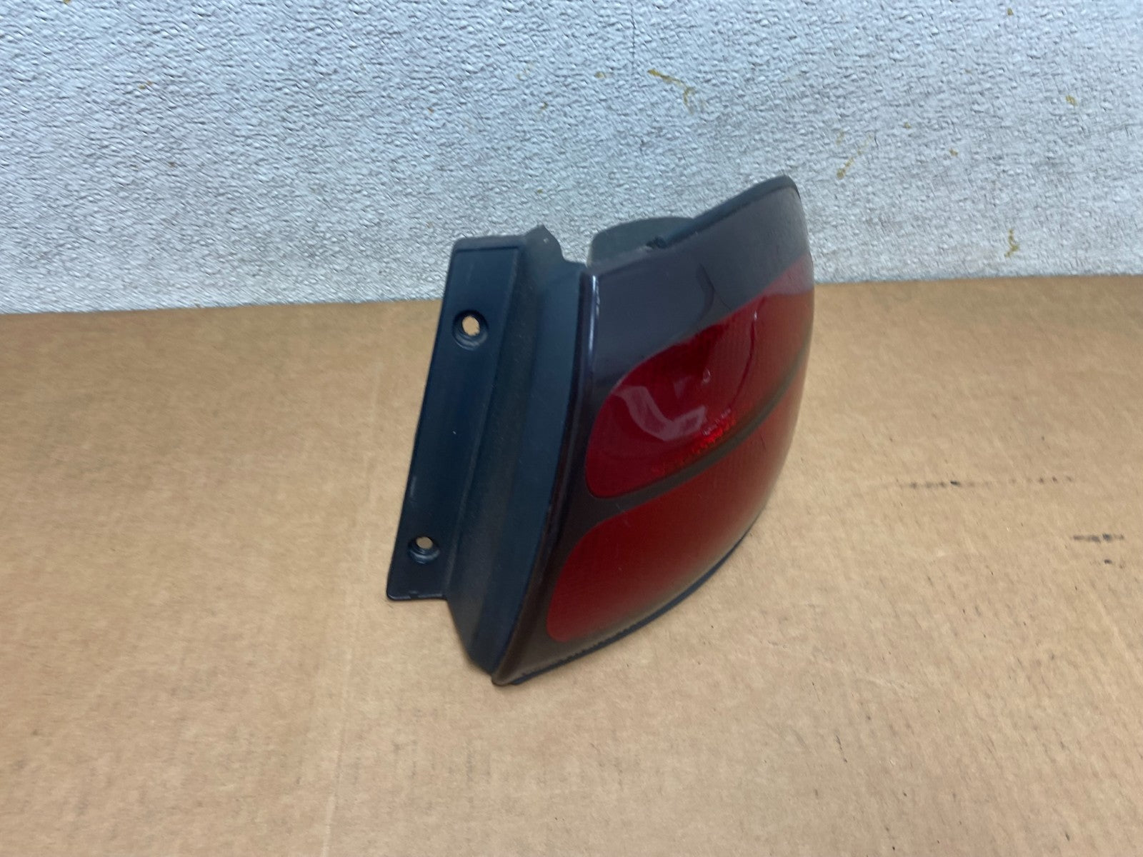 1998 to 1999 Ford Taurus Wagon Right Passenger RH Side Tail Light OEM R3386 DW2