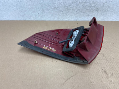 2004 to 2005 Toyota Sienna Left Driver LH Side Tail Light AG5909 DW4