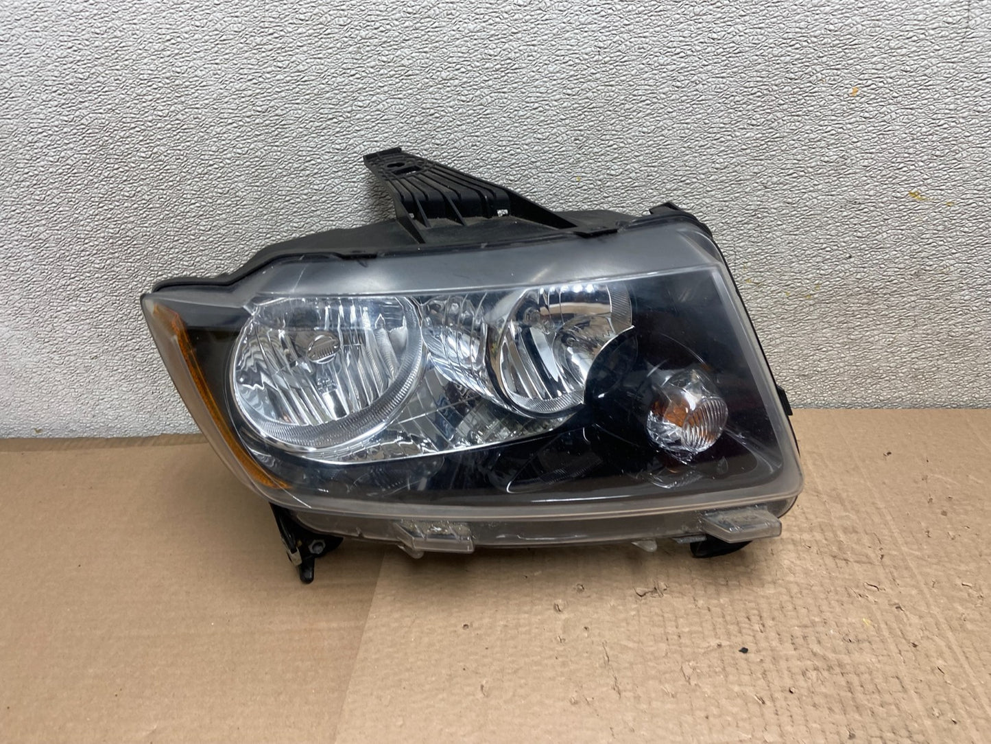 2011-2013 Jeep Grand Cherokee Right Passenger Halogen Headlight AB2530 DW0