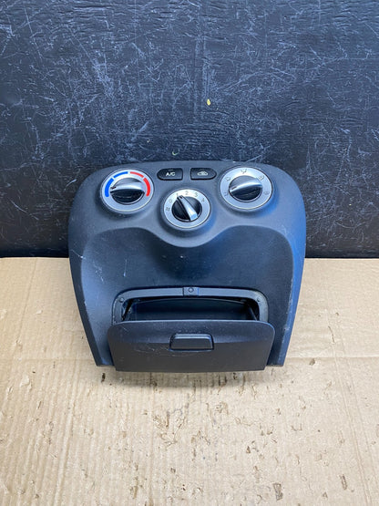 2010 to 2011 Hyundai Accent Center Heater A/C Climate Control Panel AD1878 DG3