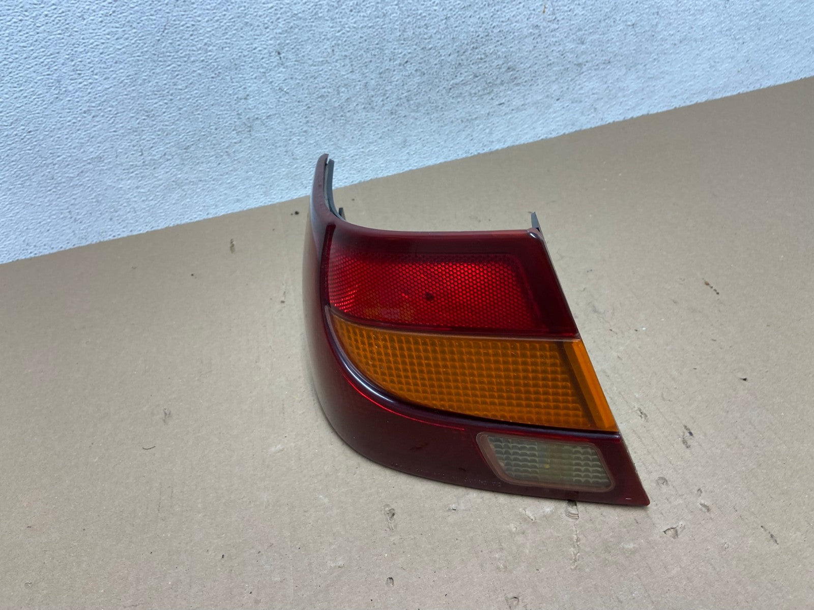 2000-2002 Saturn SL S-Series Left Driver LH Side Tail Light AE7190 LK1