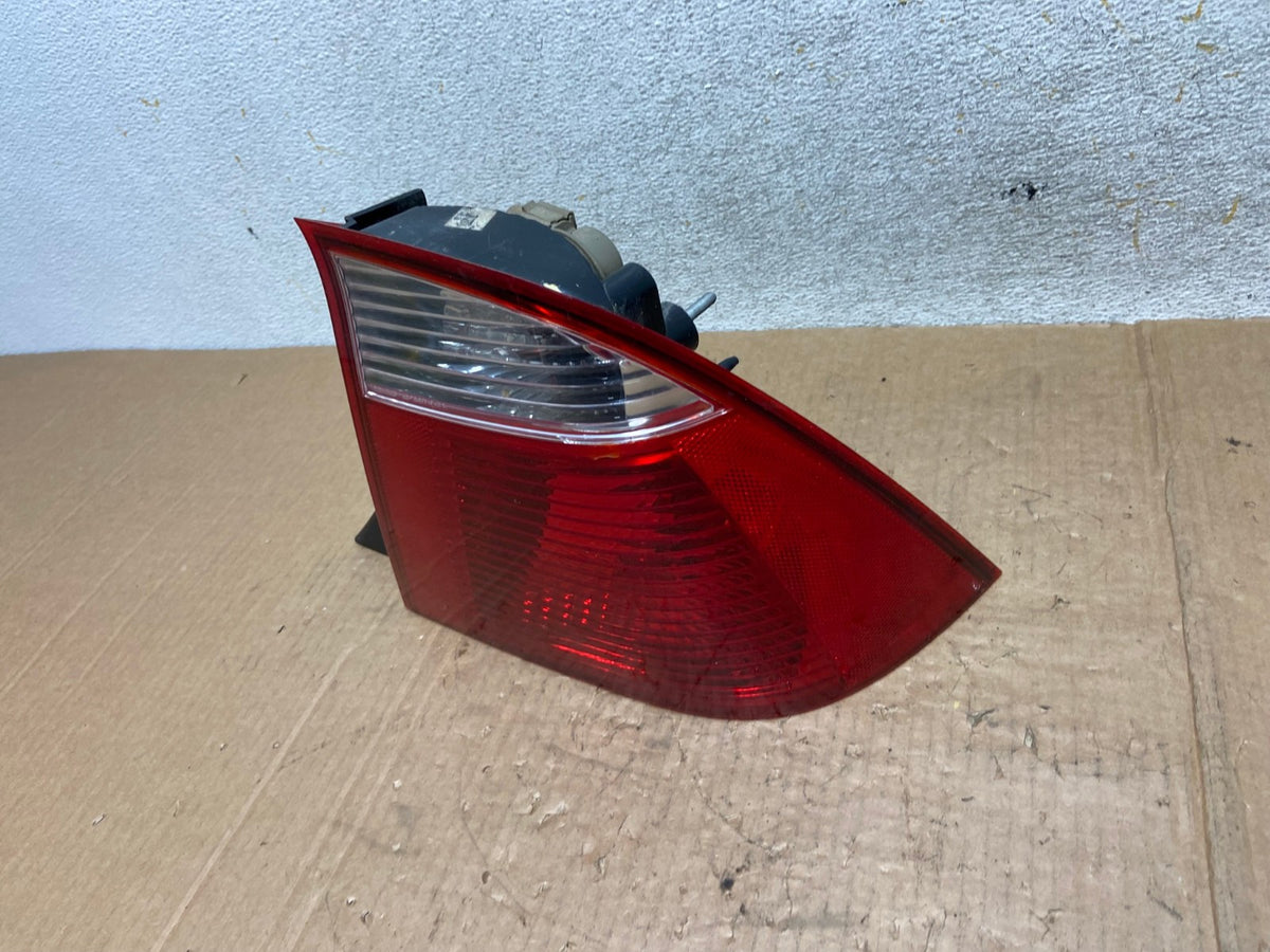 2005 2006 2007 Ford Focus Sedan Right Passenger Tail Light AI5526 LK1