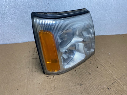 2002-2006 Cadillac Escalade Right Passenger Side Xenon HID Headlight AC77392