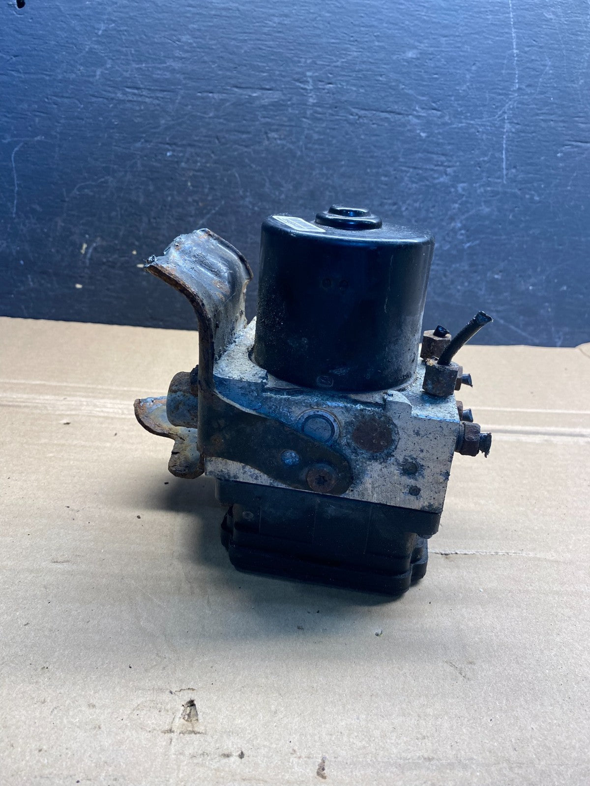 2003 - 2004 Ford Expedition ABS Anti Lock Brake Pump Module AE8087 DG3