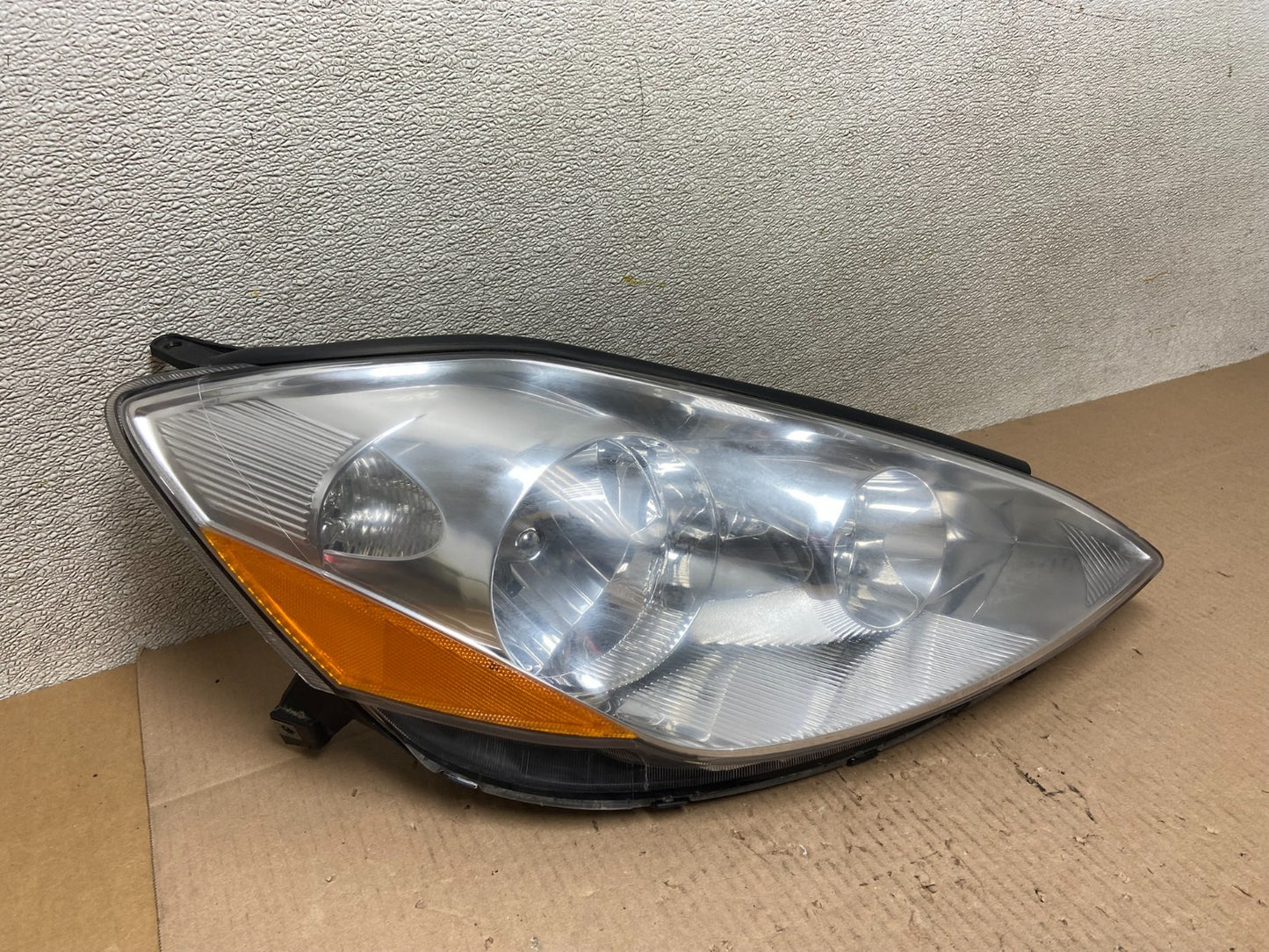2006 to 2010 Toyota Sienna Right Passenger Rh Side Headlight Halogen Z3758 DW2