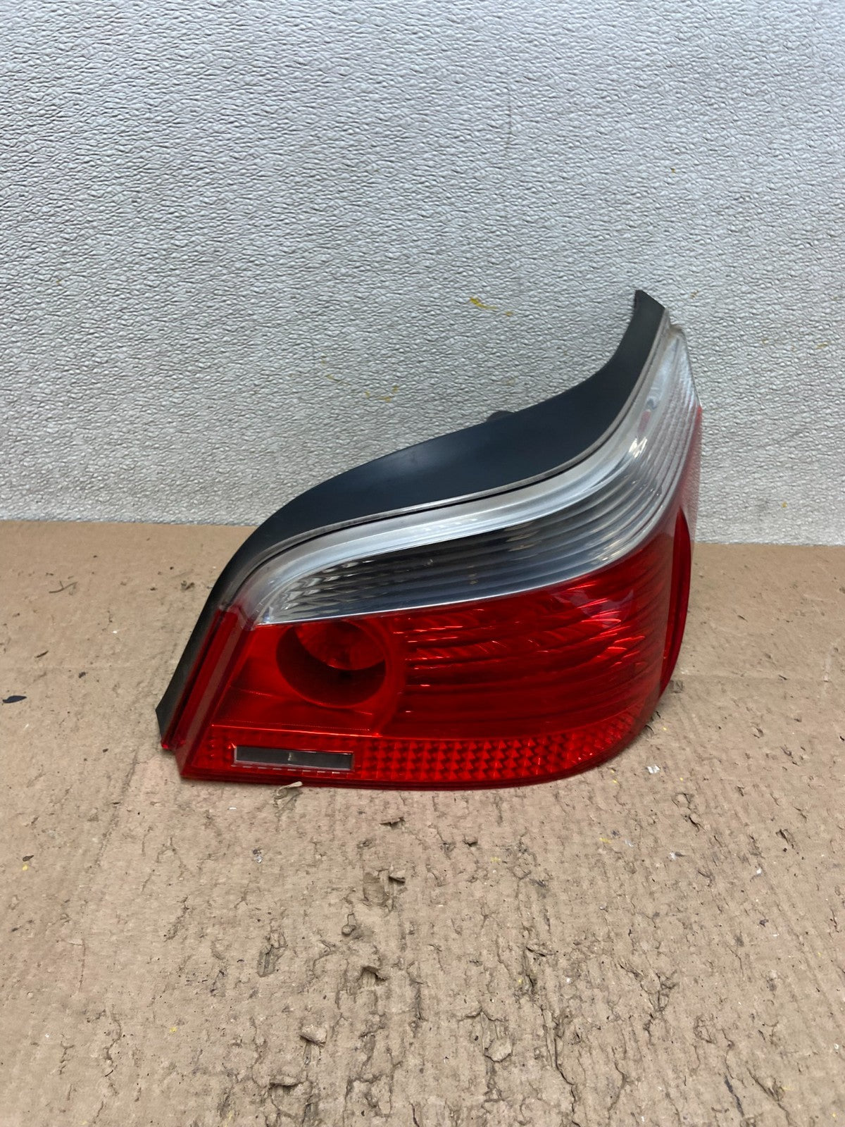 2004 - 2007 BMW 5 Series E60 Right Passenger RH Side Tail Light OEM Y4667 DW0