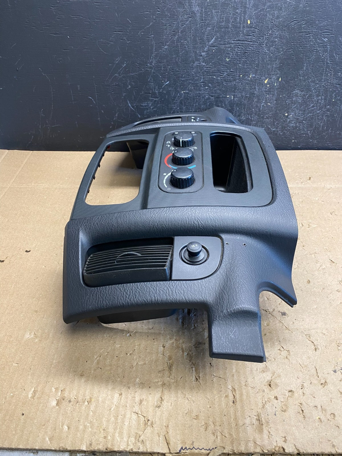 2002 to 2005 Dodge Ram Radio Climate Control Dash Air Vent Bezel Trim ac6743 DG1