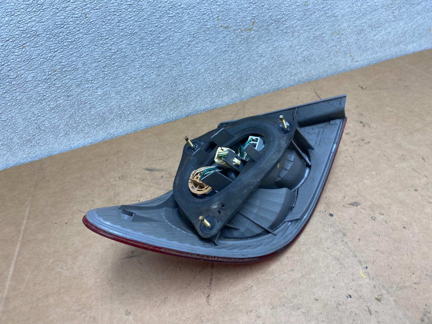 2003 to 2005 Toyota Corolla Right Passenger RH Side Tail Light Oem X5107 DW5