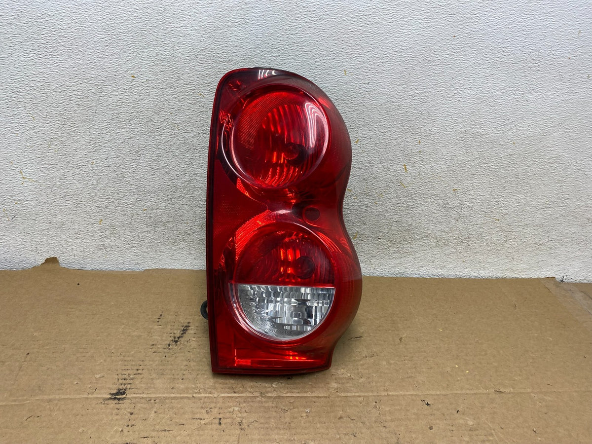 2004-2009 Dodge Durango Tail Light Right Passenger RH Side AH8169 DW0