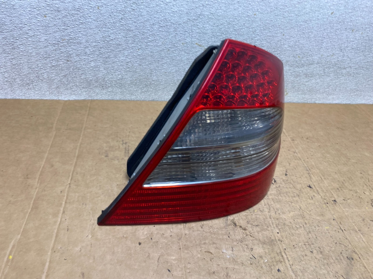 LED 2007 - 2009  Mercedes E E320 E500 Sedan Right Passenger Tail Light T3392 DW2