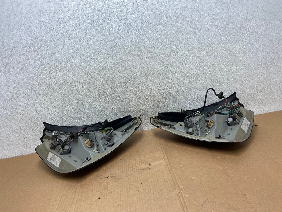 2004 to 2008 Nissan Maxima Left+Right Set Black Tail Lights AI3778 LK7