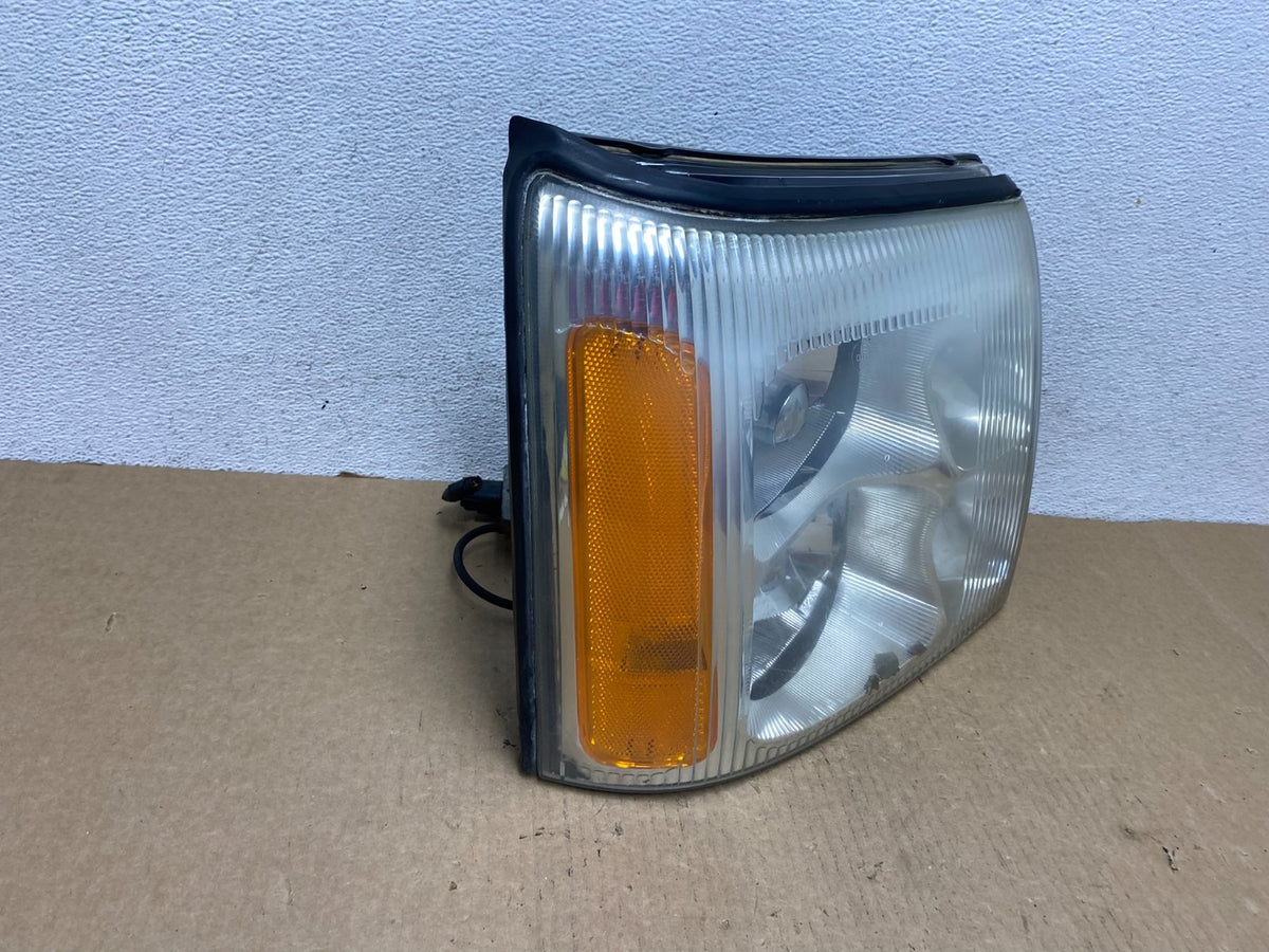 2002-2006 Cadillac Escalade Right Passenger Side Xenon Headlight AF9633 DW2