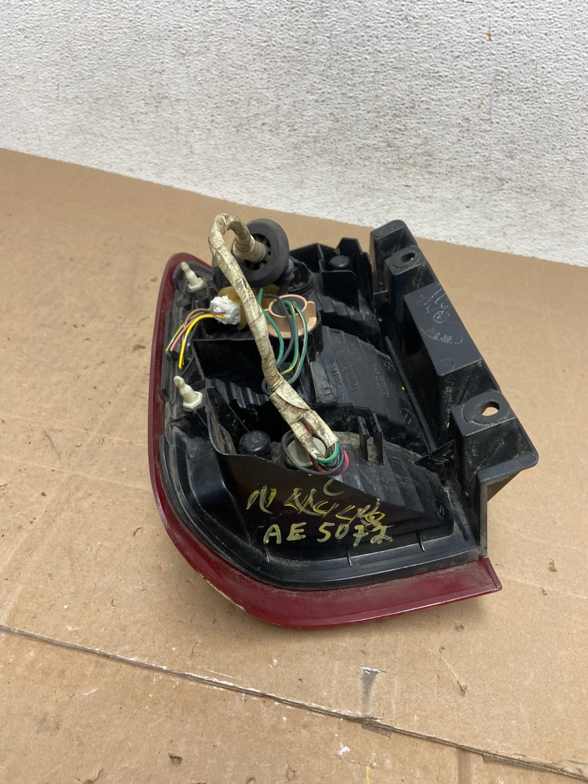 1999 to 2004 Nissan Pathfinder Right Passenger Rh Side Tail light AE5072 LK6